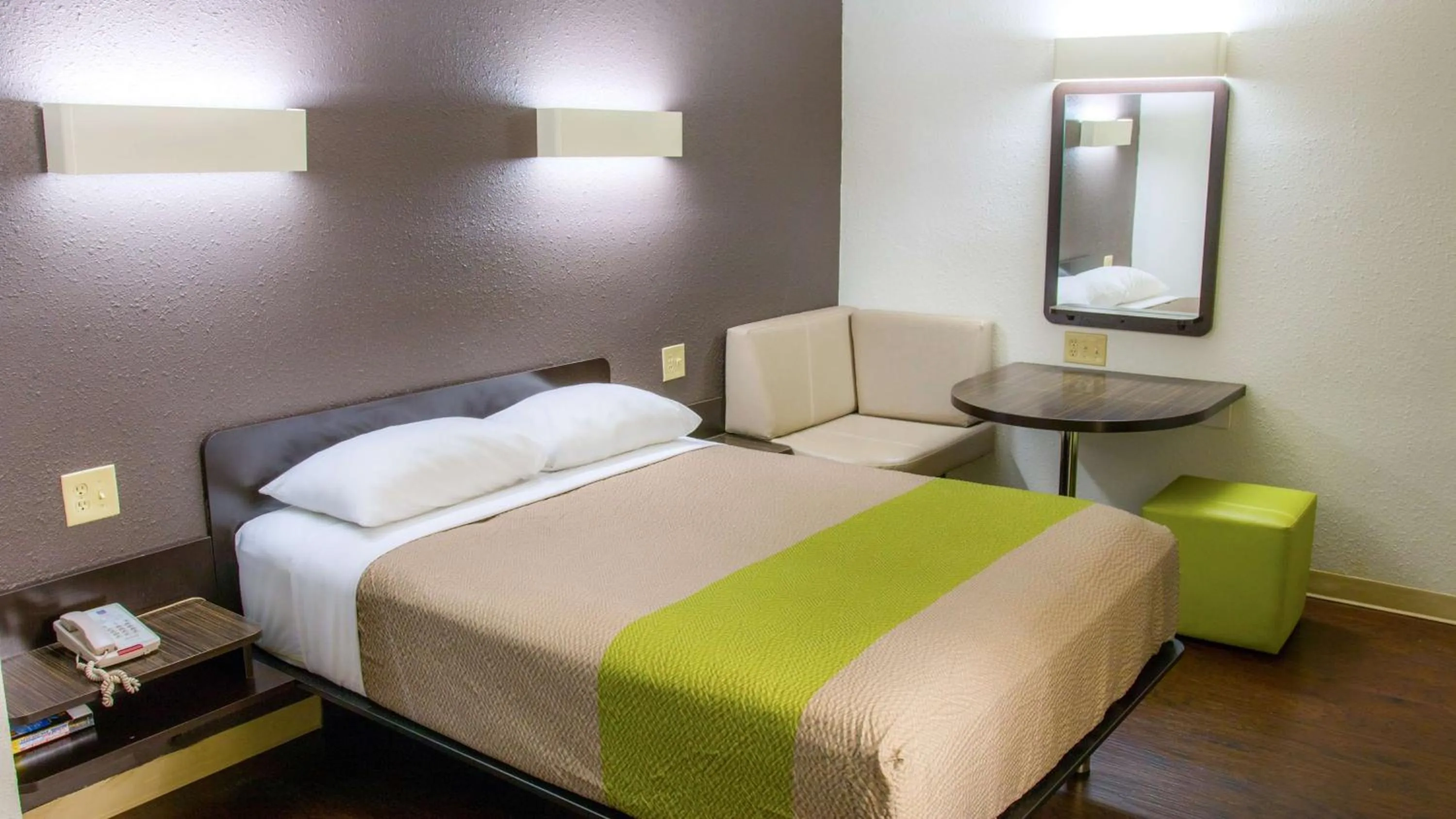 Photo of the whole room, Bed in Studio 6-San Antonio, TX - Lackland AFB