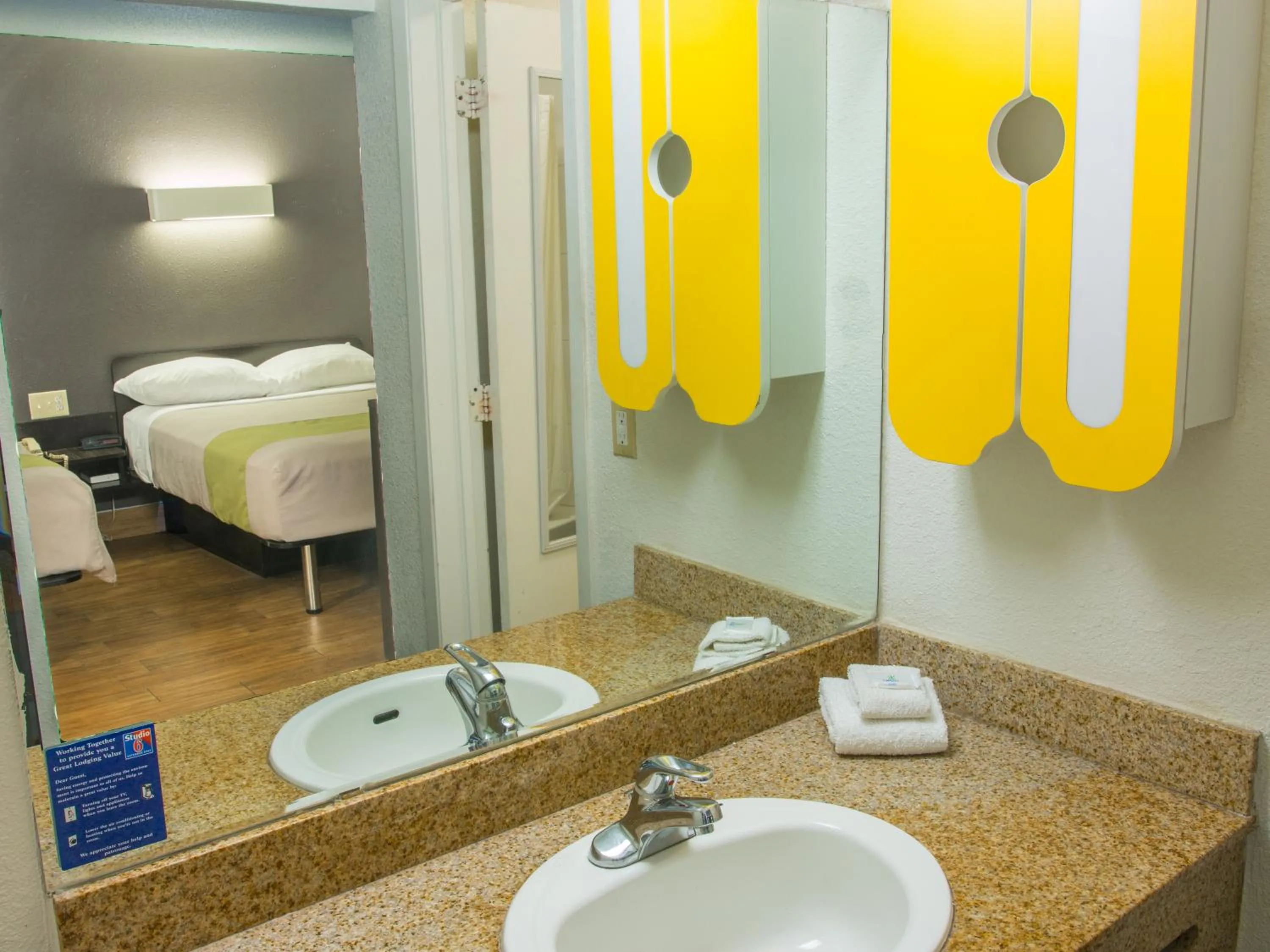 Bathroom, Bed in Studio 6-San Antonio, TX - Lackland AFB