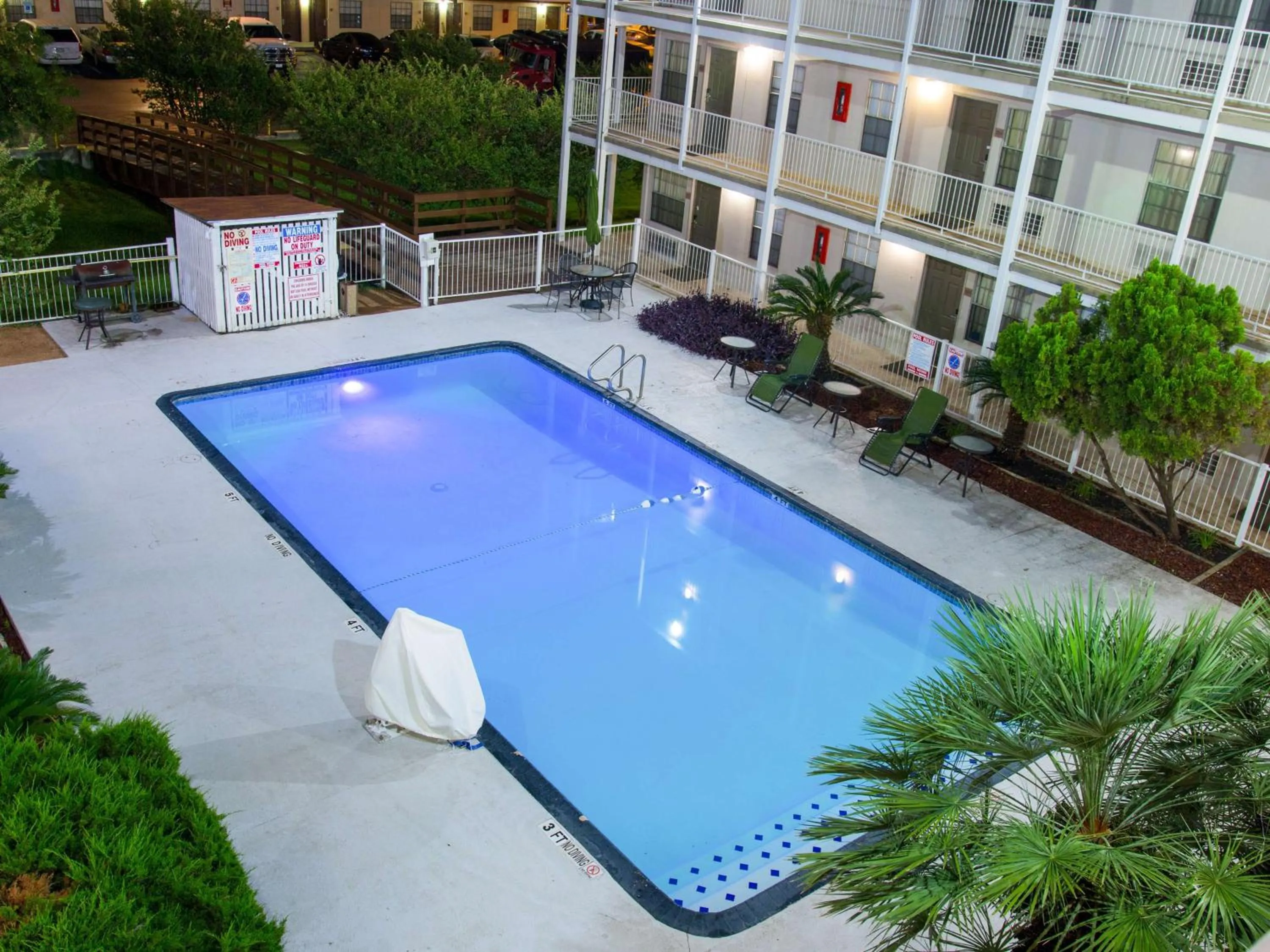 Night in Studio 6-San Antonio, TX - Lackland AFB