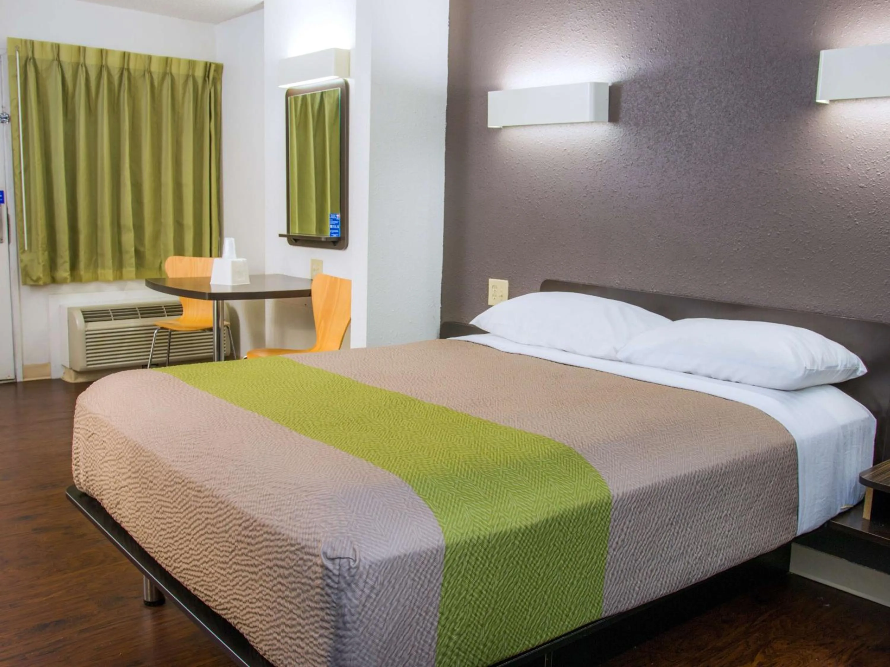 Photo of the whole room, Bed in Studio 6-San Antonio, TX - Lackland AFB