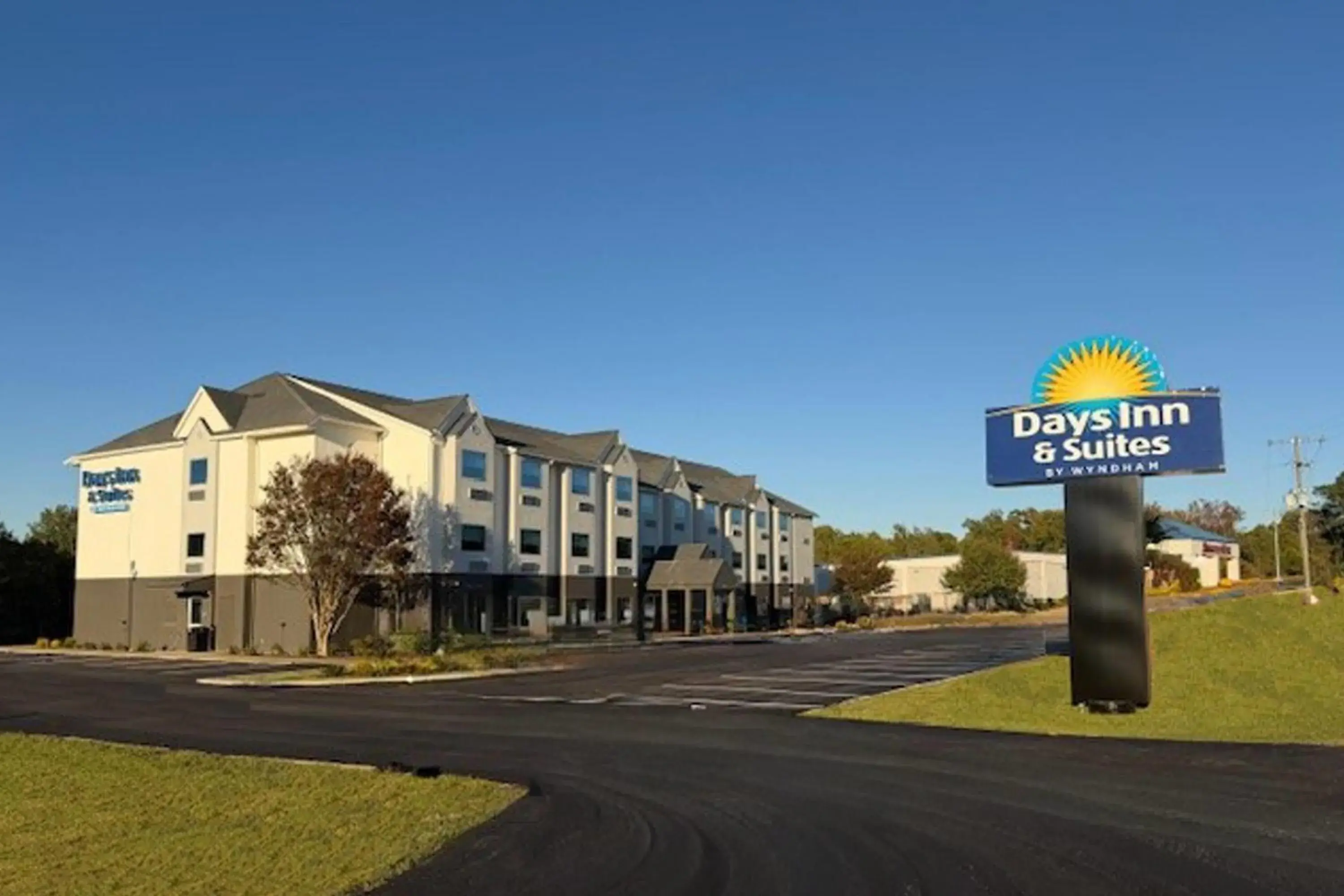 Days Inn & Suites by Wyndham Brandon Amphitheater Days Inn & Suites by Wyndham Brandon Amphitheater