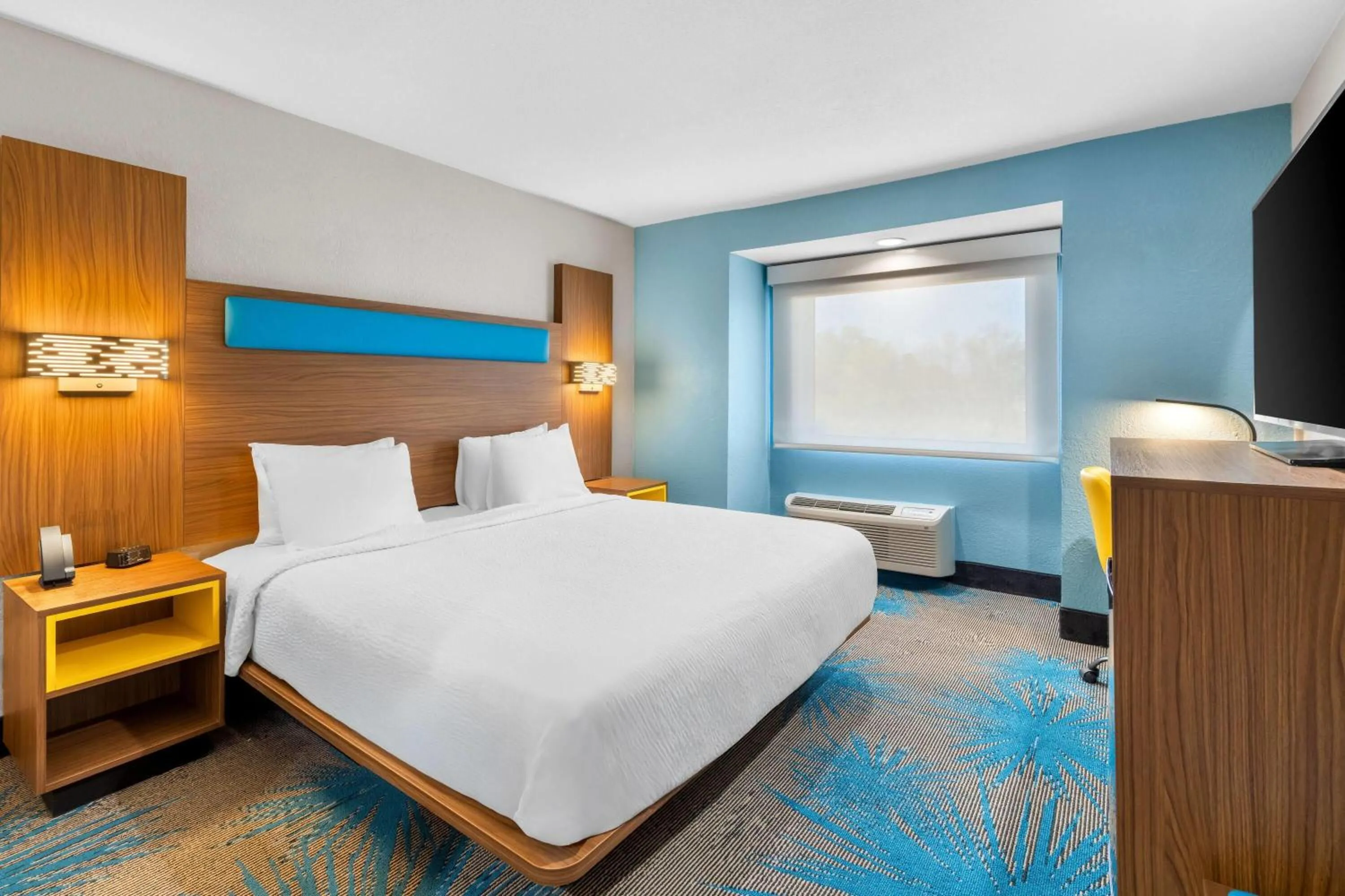 Bed in Days Inn & Suites by Wyndham Brandon Amphitheater