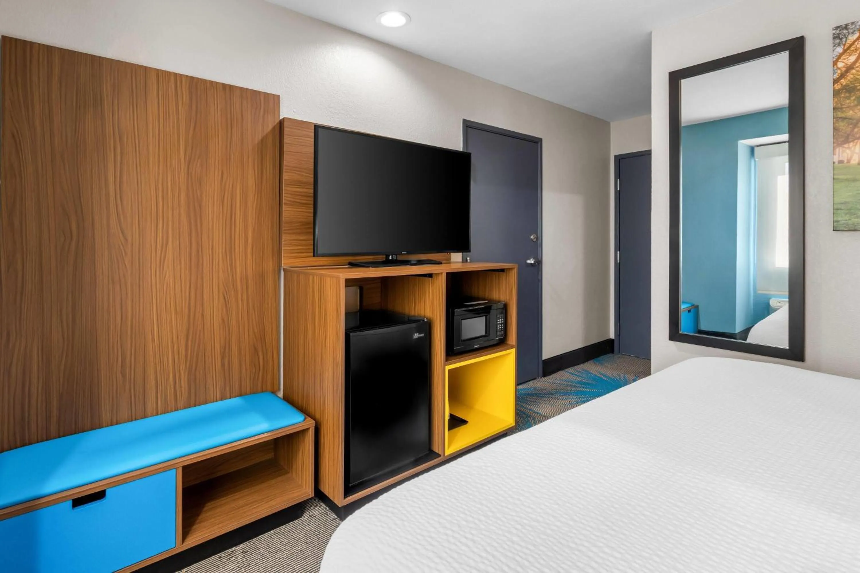 Bed in Days Inn & Suites by Wyndham Brandon Amphitheater