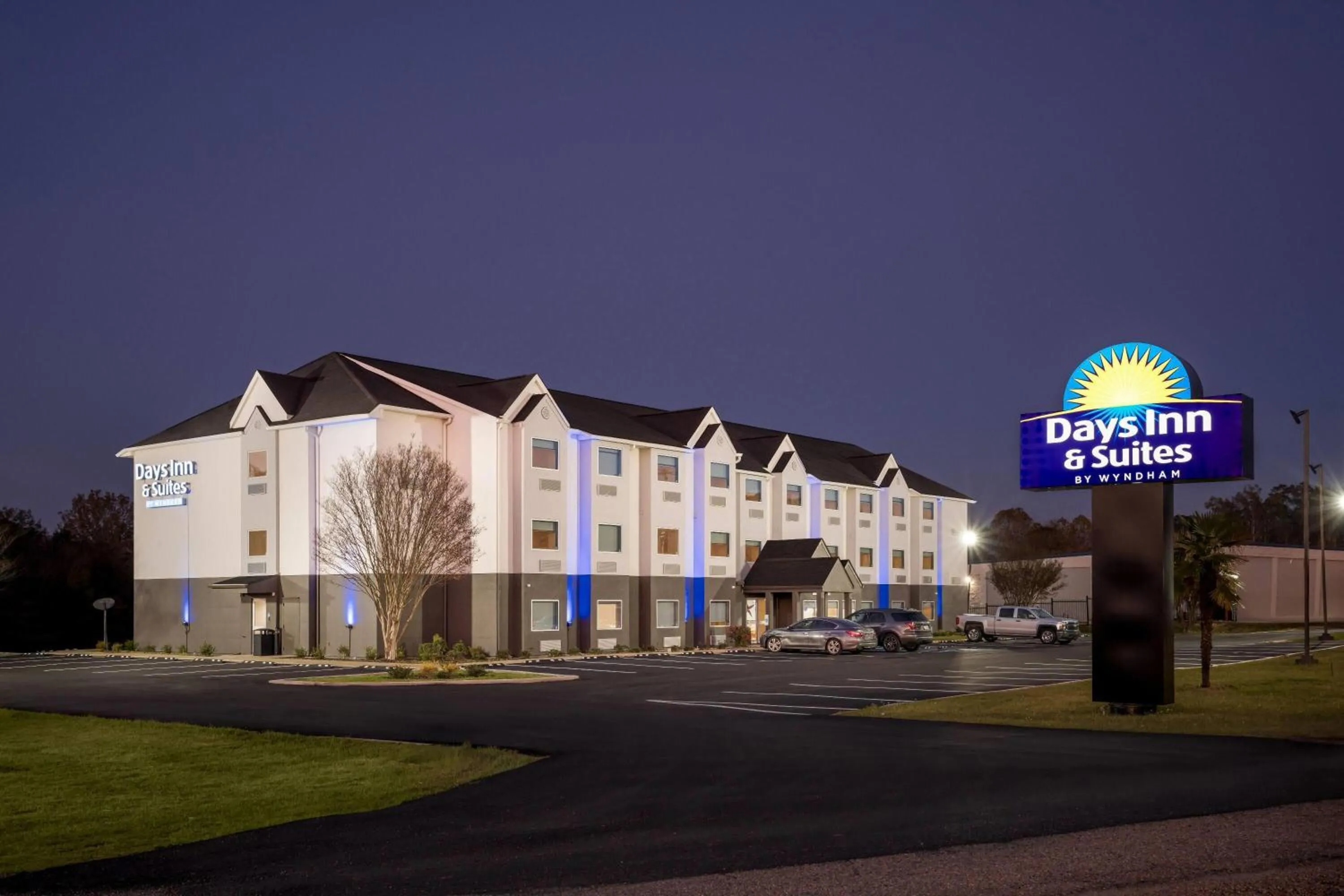 Property building in Days Inn & Suites by Wyndham Brandon Amphitheater