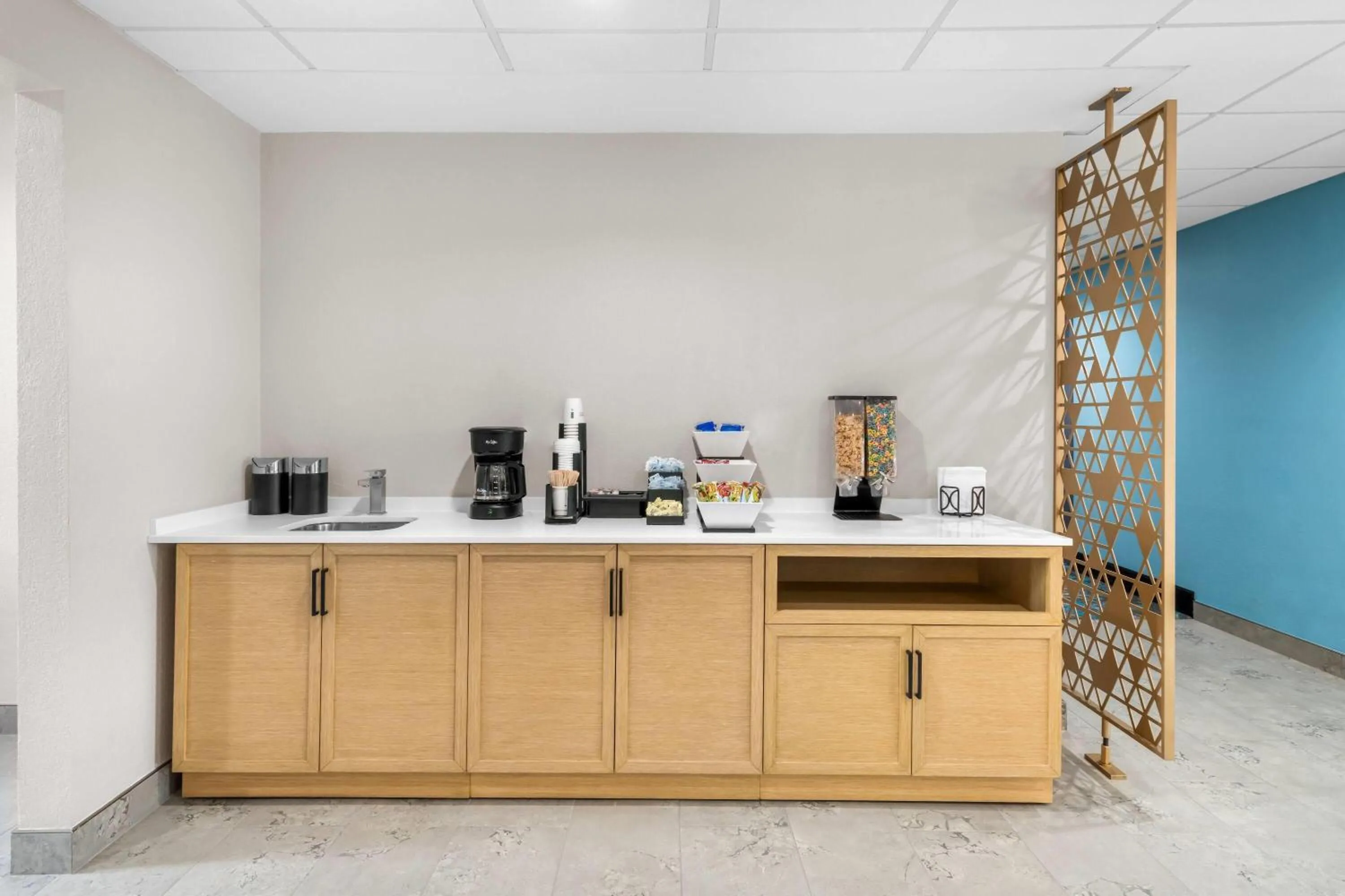 Property building in Days Inn & Suites by Wyndham Brandon Amphitheater