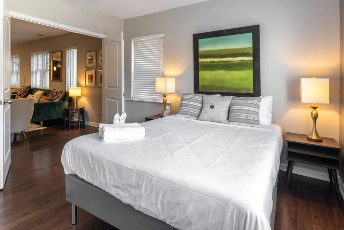 Bed in Two Comfy Condos Near City Center OTR UC Zoo