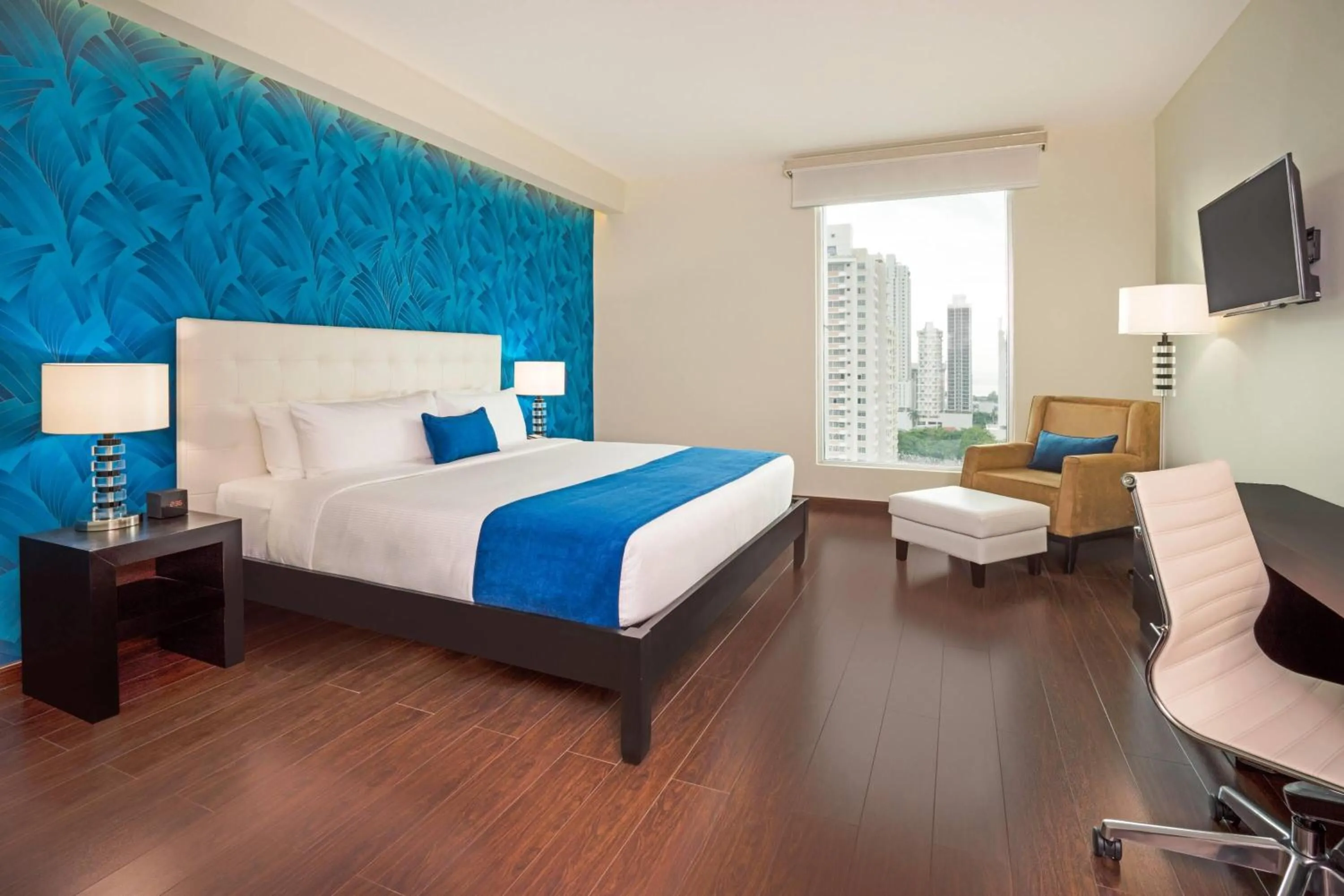 Photo of the whole room, Bed in Ramada Plaza by Wyndham Panama Punta Pacifica