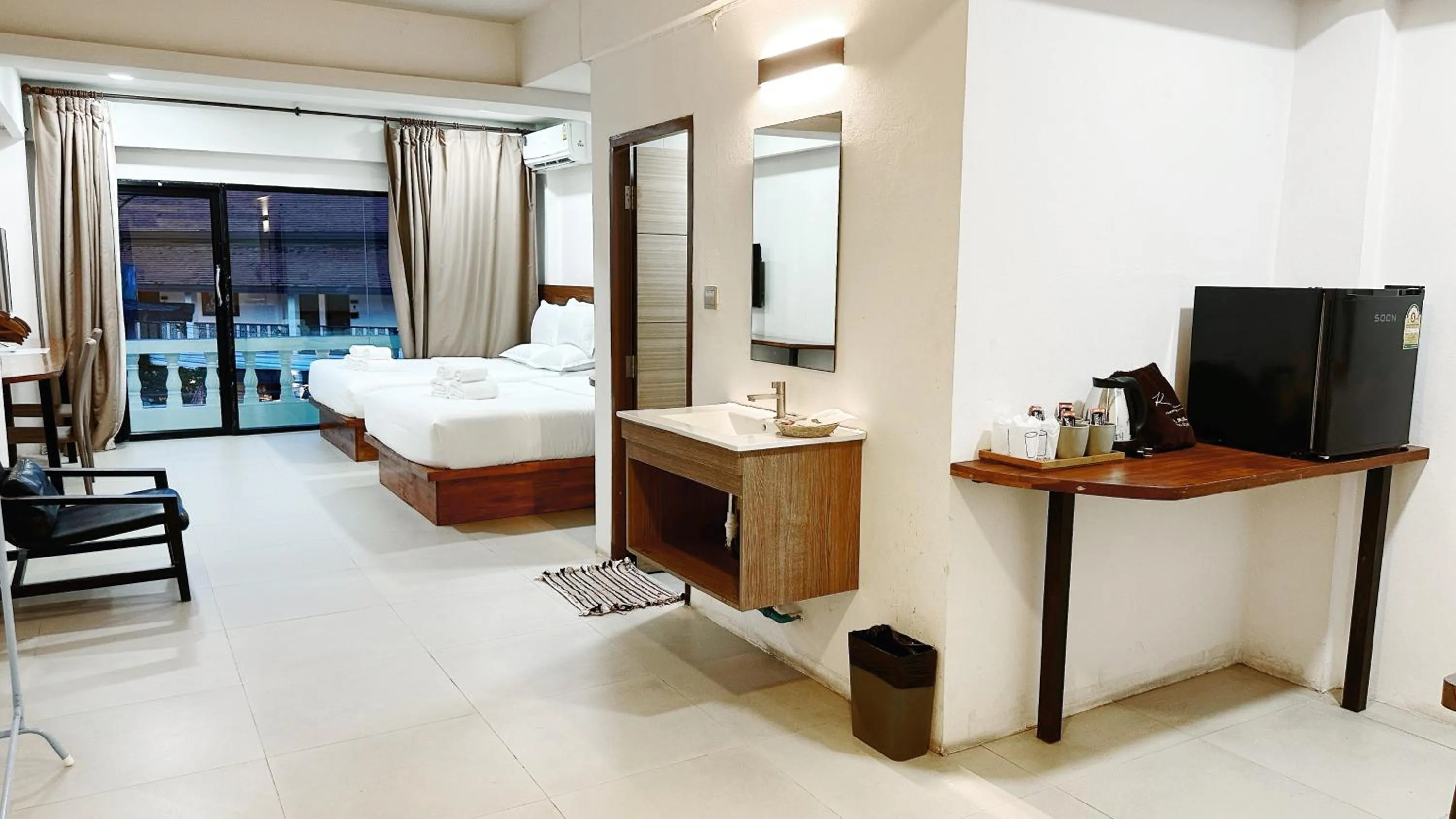 Photo of the whole room, Bed in Key酒店@古城中心店