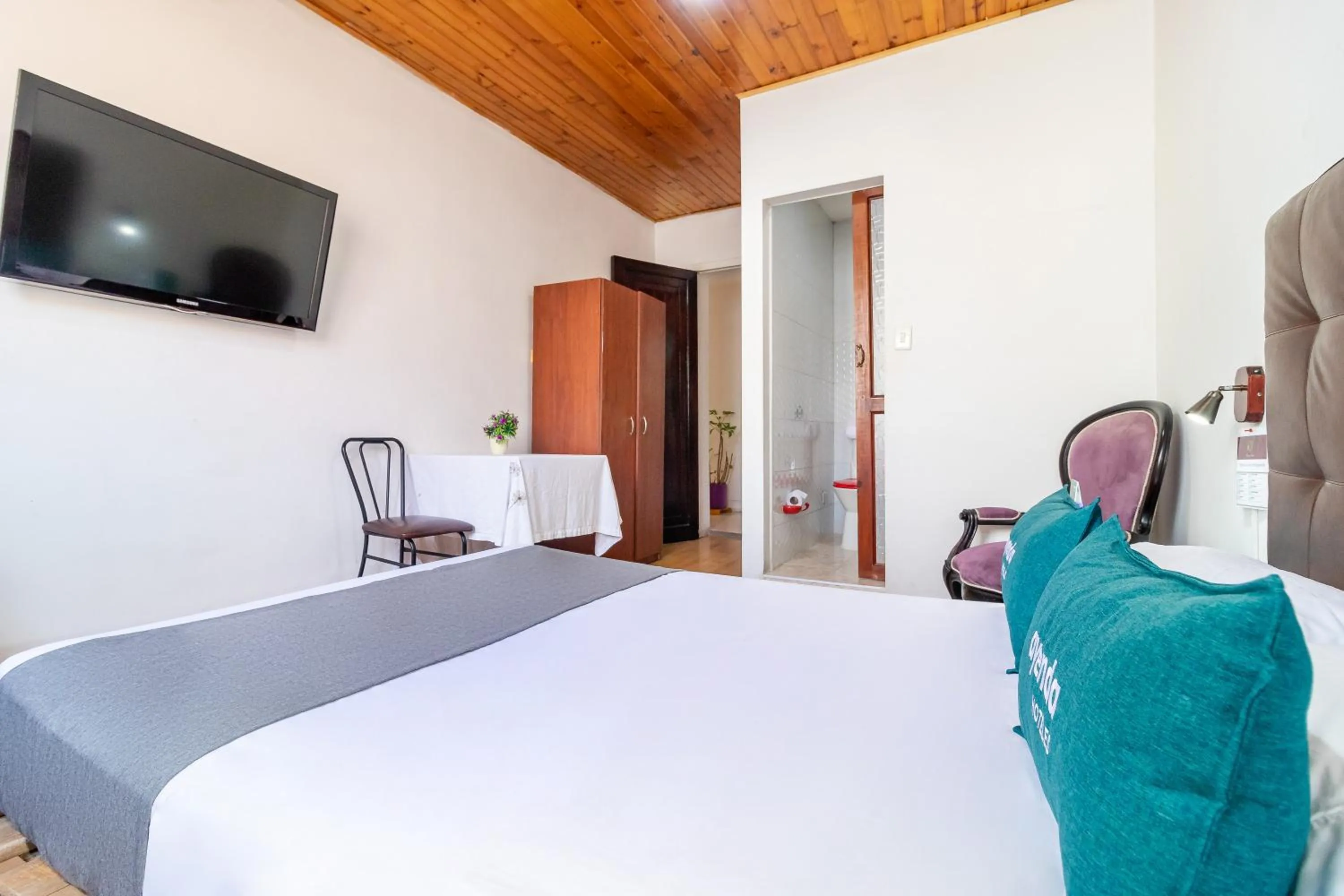 Photo of the whole room, Bed in Ayenda Eloina