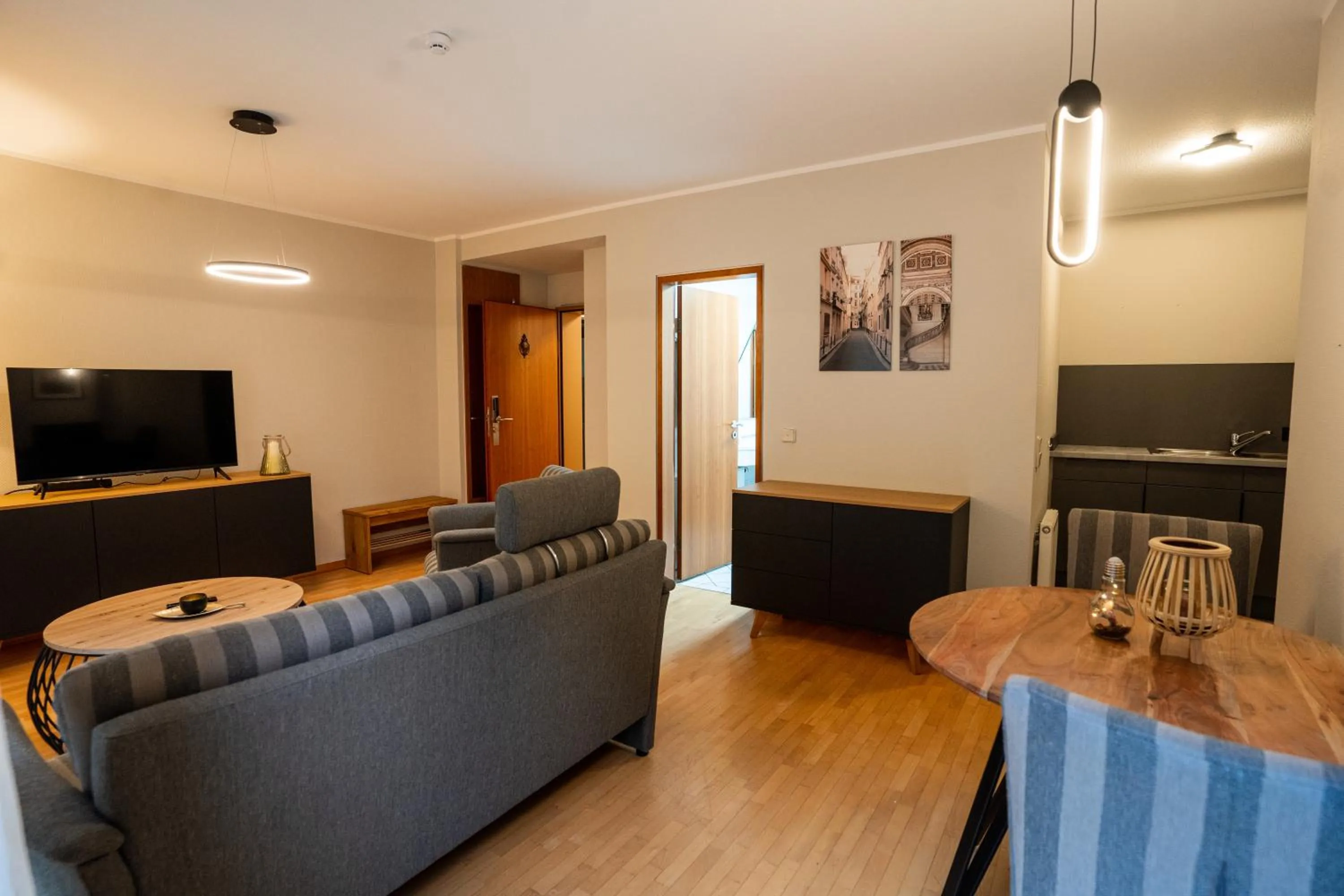 TV and multimedia in Hotel CityHome am Kurpark