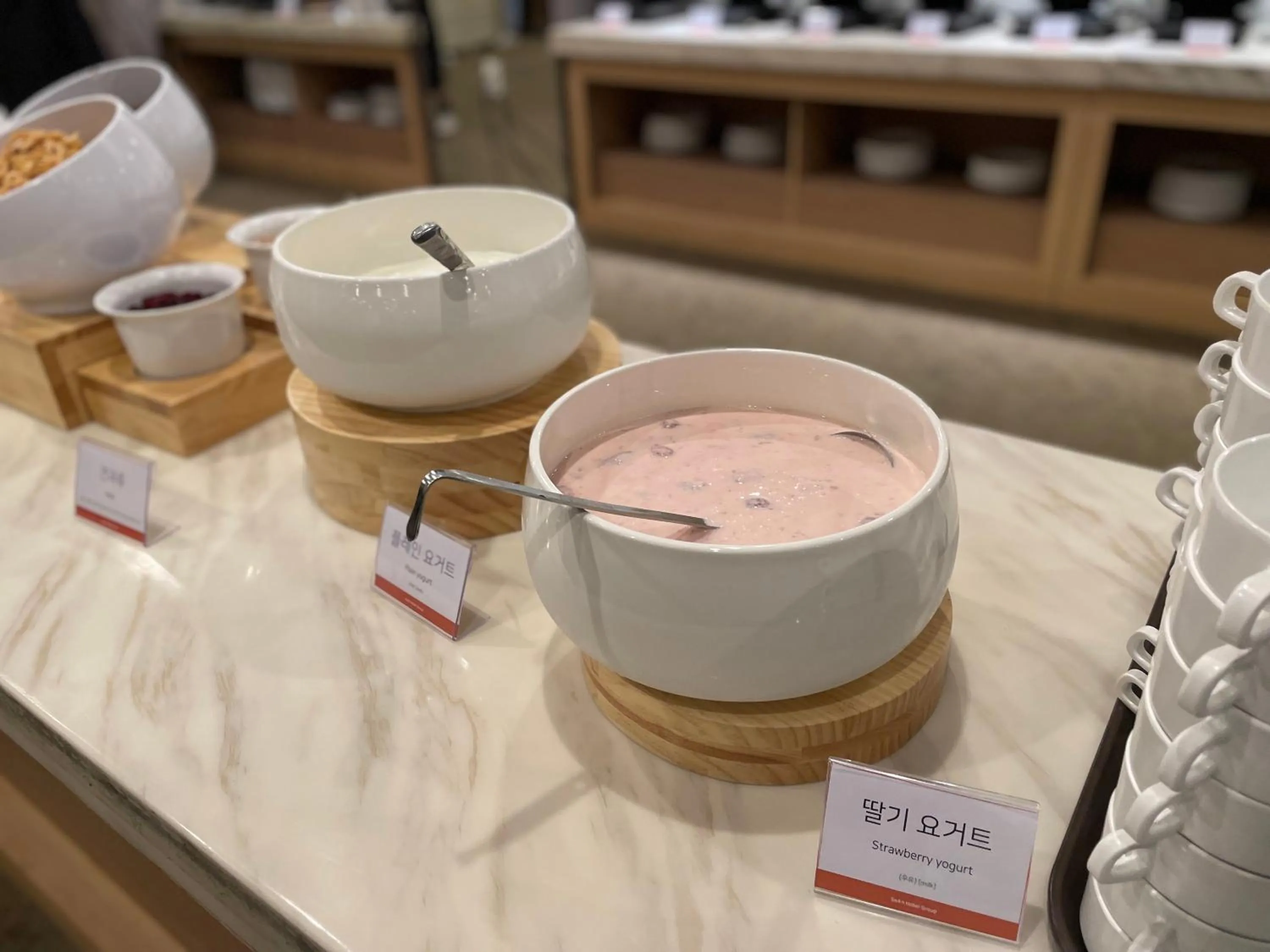 Restaurant/places to eat in The Island Blue Hotel