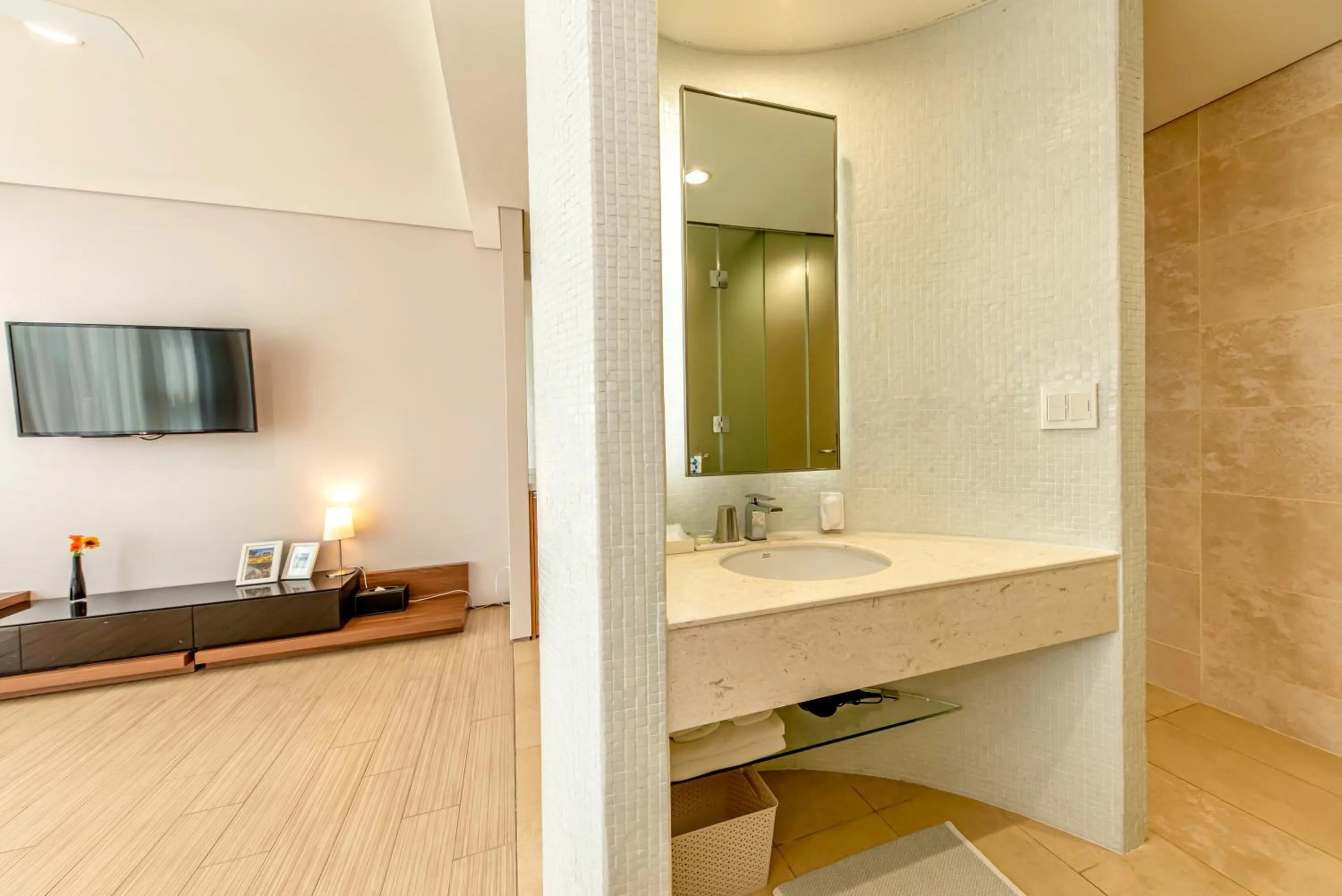 Photo of the whole room in Jeju Bom stay & Art Gallery