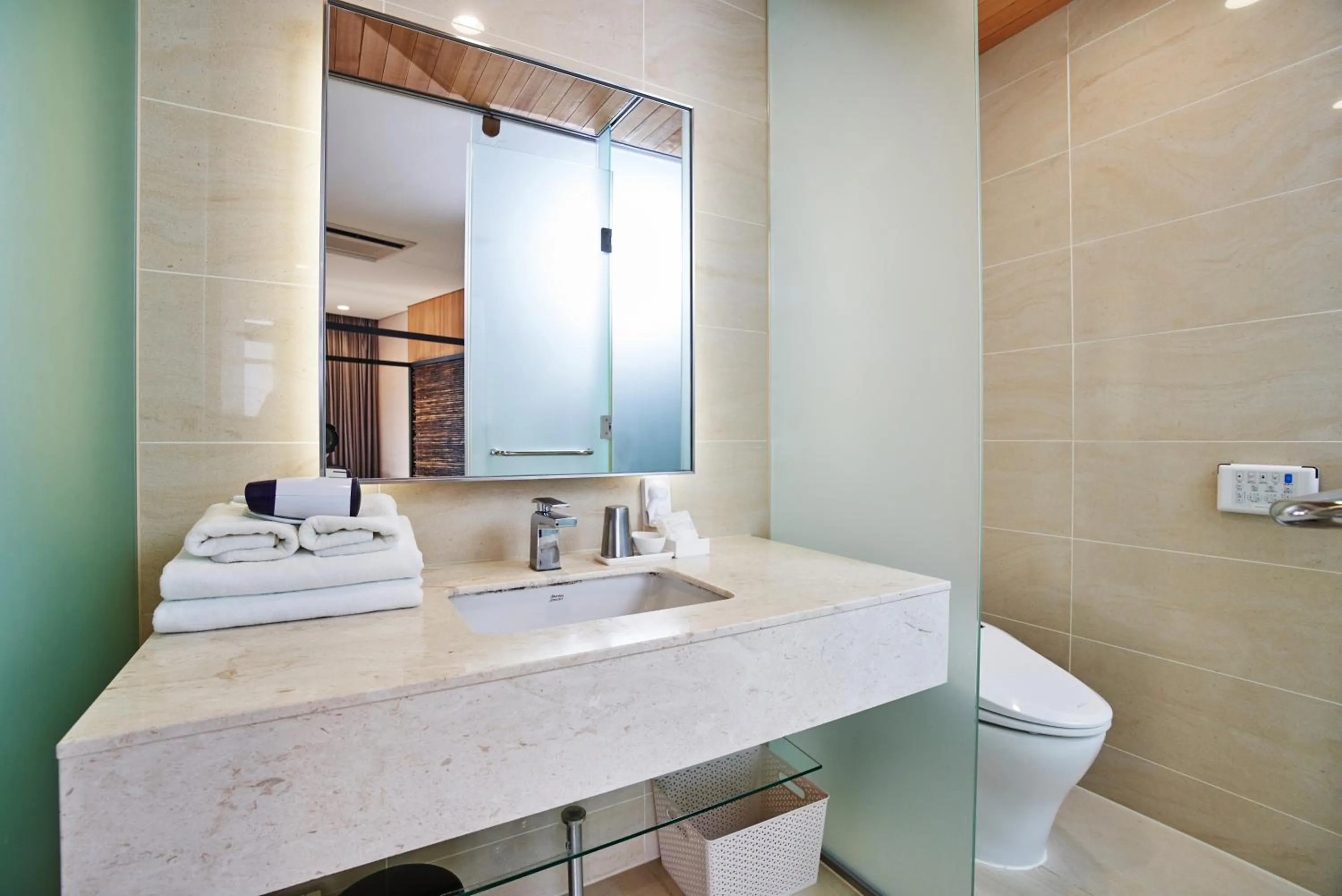 Toilet in Jeju Bom stay & Art Gallery