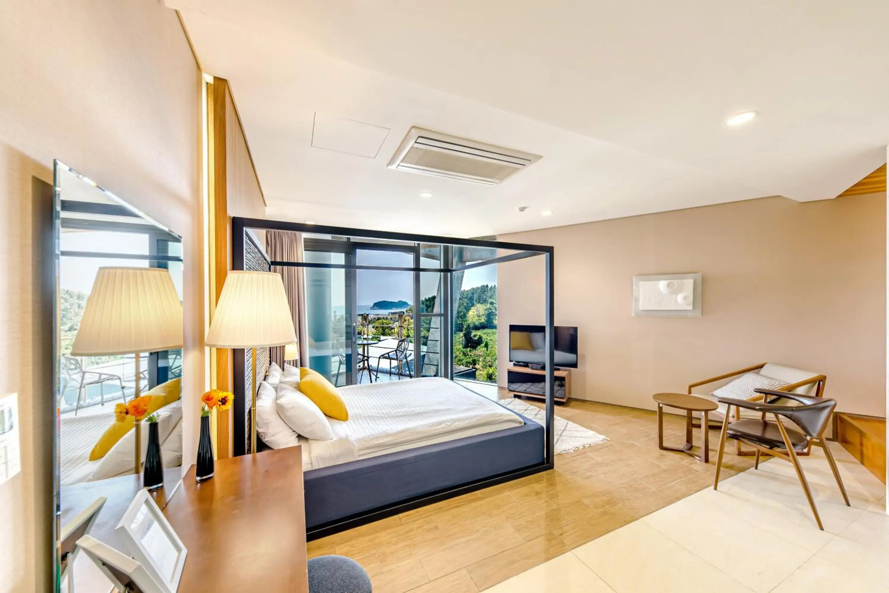 Deluxe Double Room with Balcony in Jeju Bom stay & Art Gallery Deluxe Double Room with Balcony in Jeju Bom stay & Art Gallery
