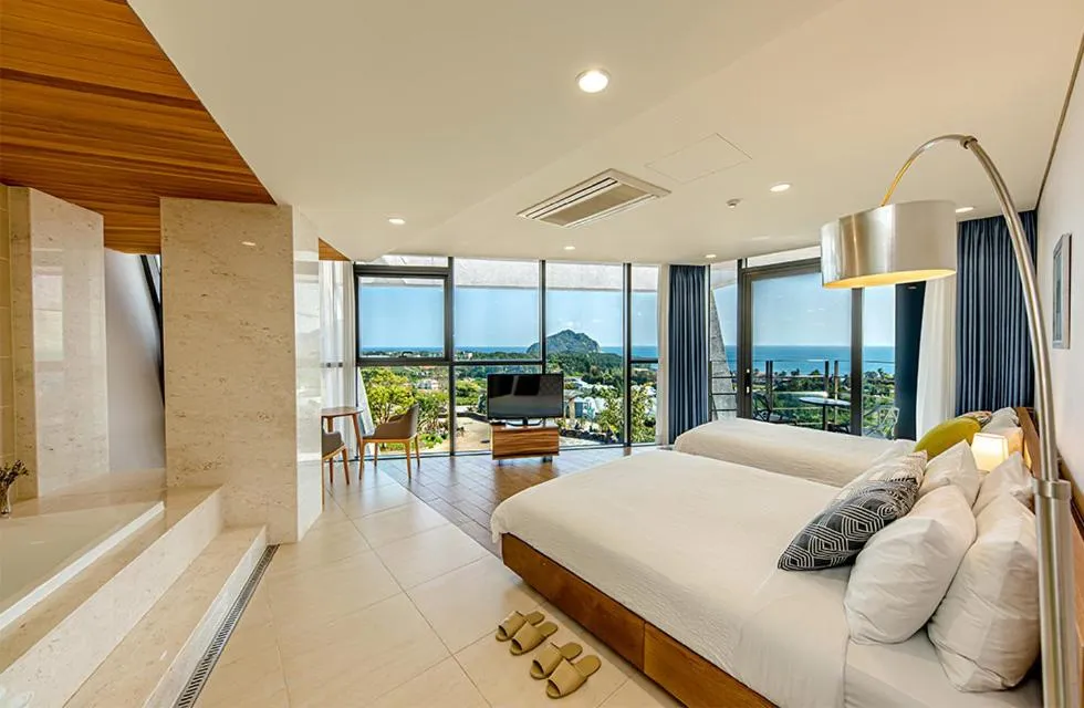 Toilet, Bed in Jeju Bom stay & Art Gallery