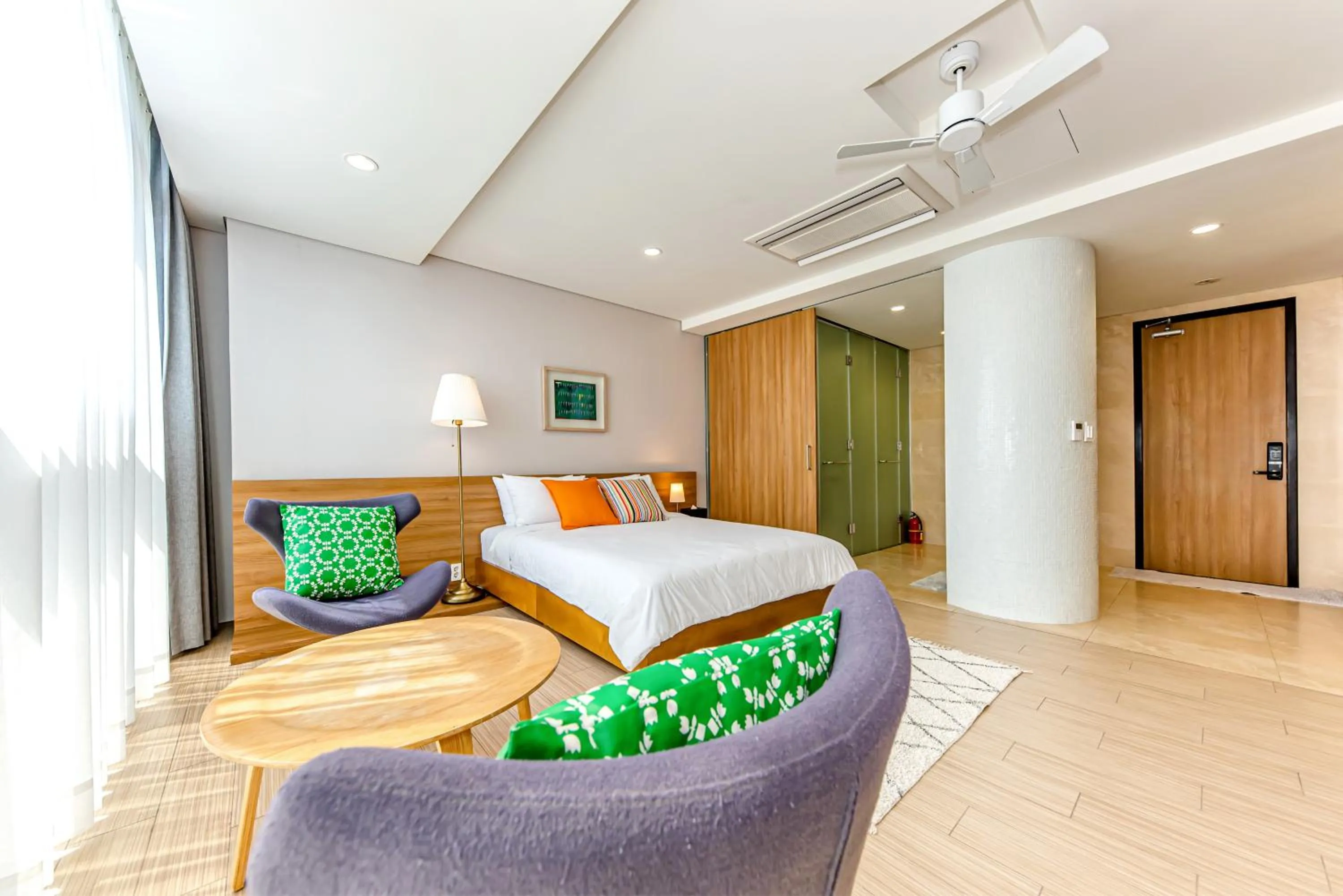 Photo of the whole room, Bed in Jeju Bom stay & Art Gallery