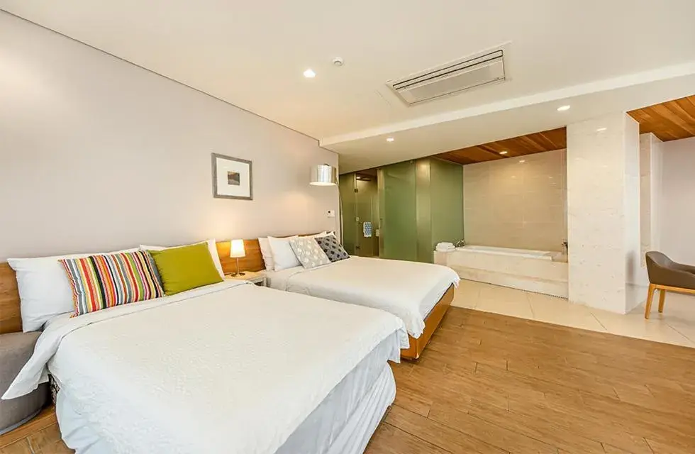 Triple Room with Sea View in Jeju Bom stay & Art Gallery Triple Room with Sea View in Jeju Bom stay & Art Gallery