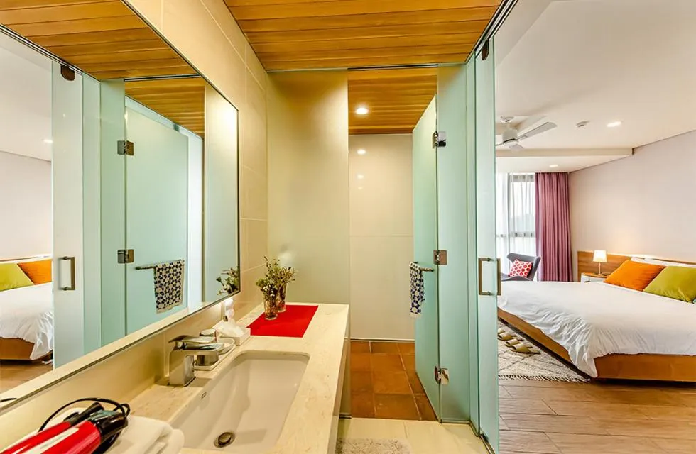 Shower, Bed in Jeju Bom stay & Art Gallery