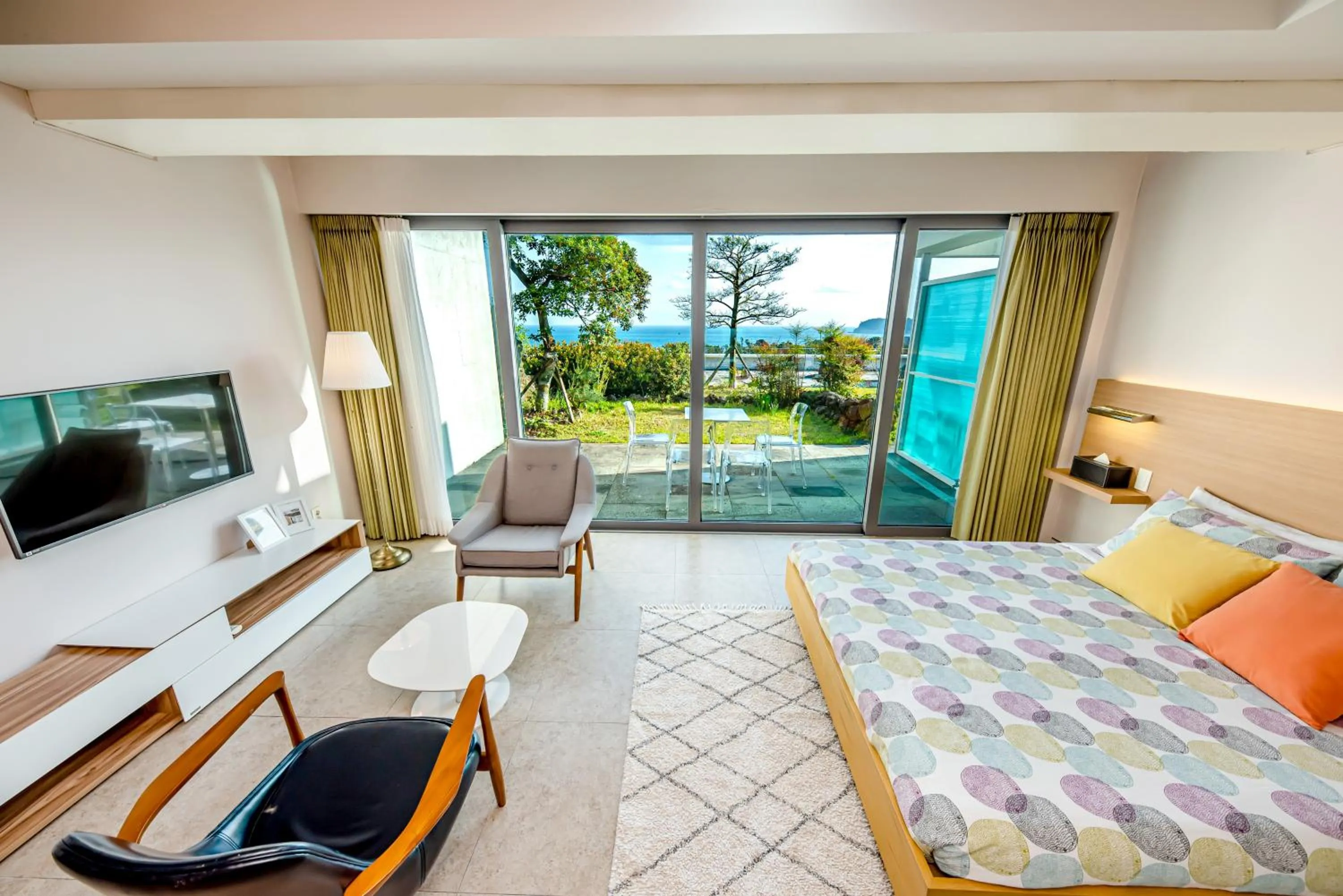 Balcony/Terrace, Bed in Jeju Bom stay & Art Gallery