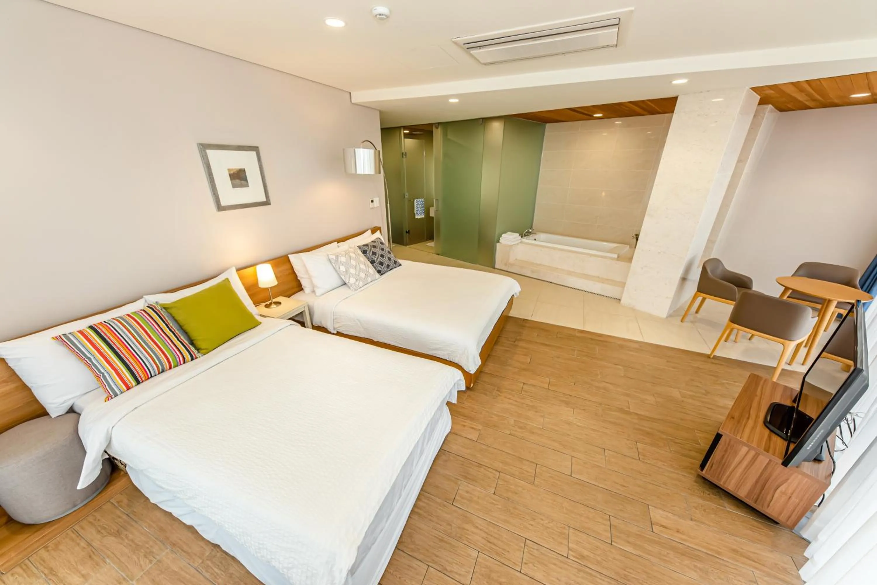 Hot Tub, Bed in Jeju Bom stay & Art Gallery