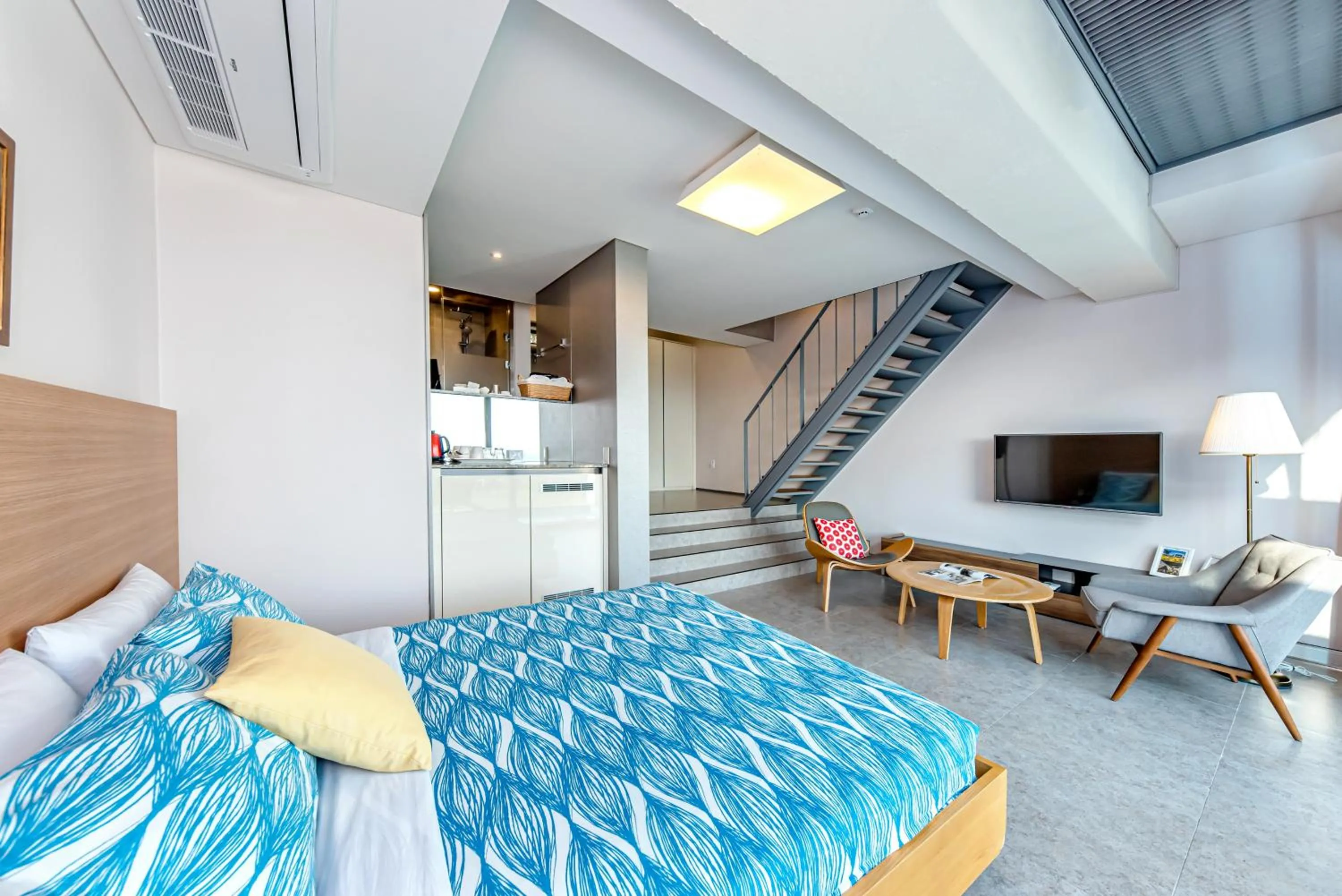 Photo of the whole room, Bed in Jeju Bom stay & Art Gallery