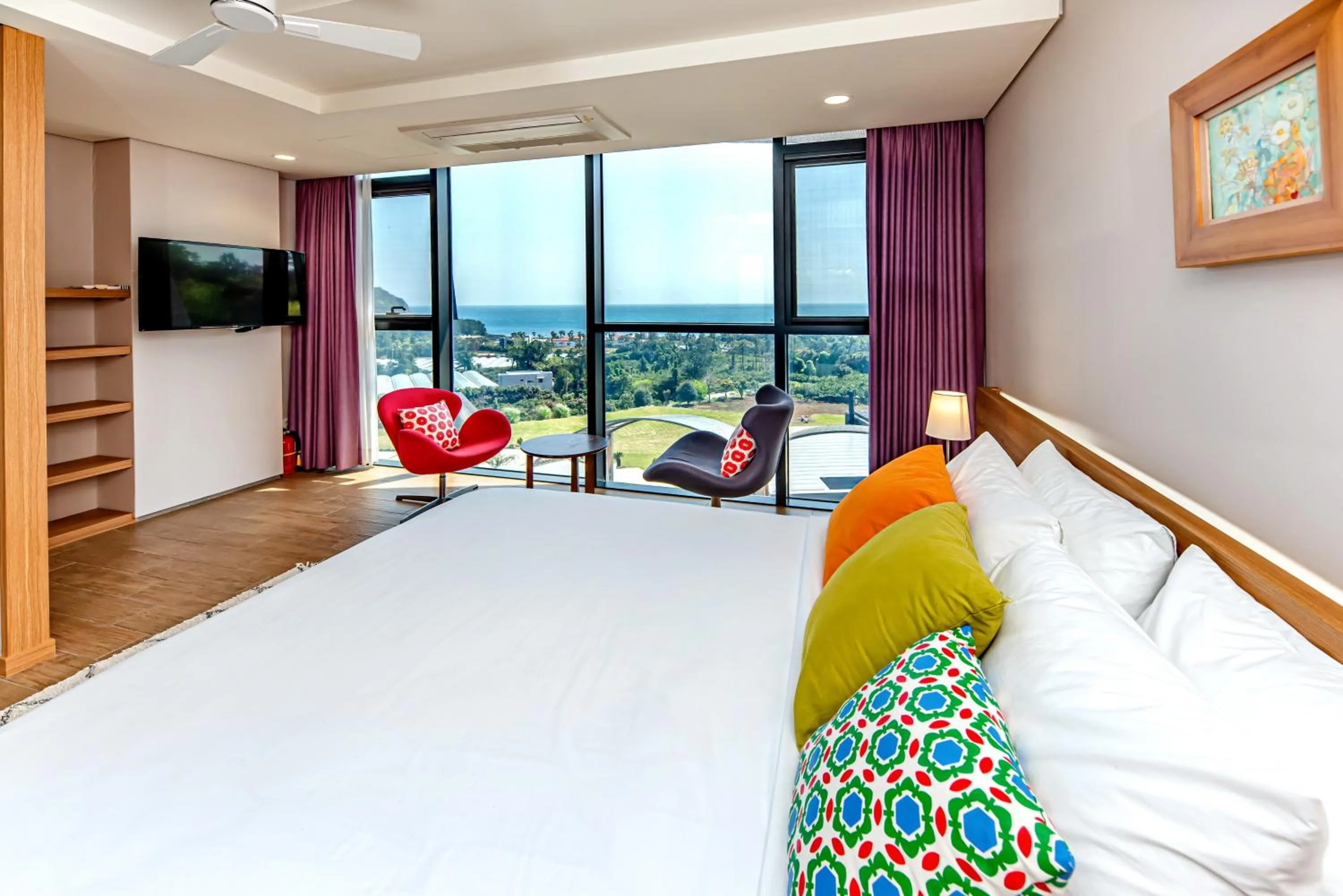 Seating area, Bed in Jeju Bom stay & Art Gallery