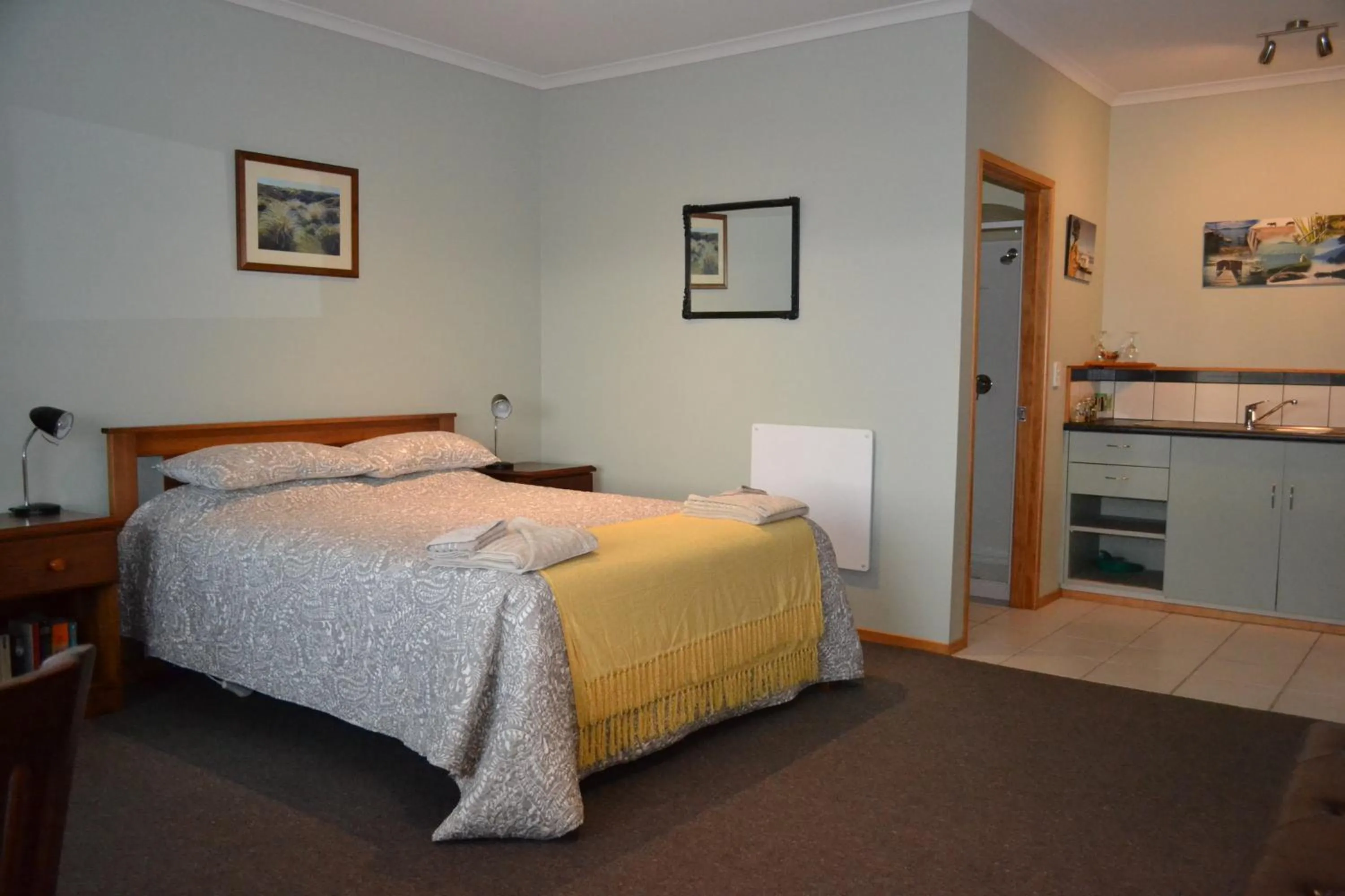 Photo of the whole room, Bed in Treetops B&B