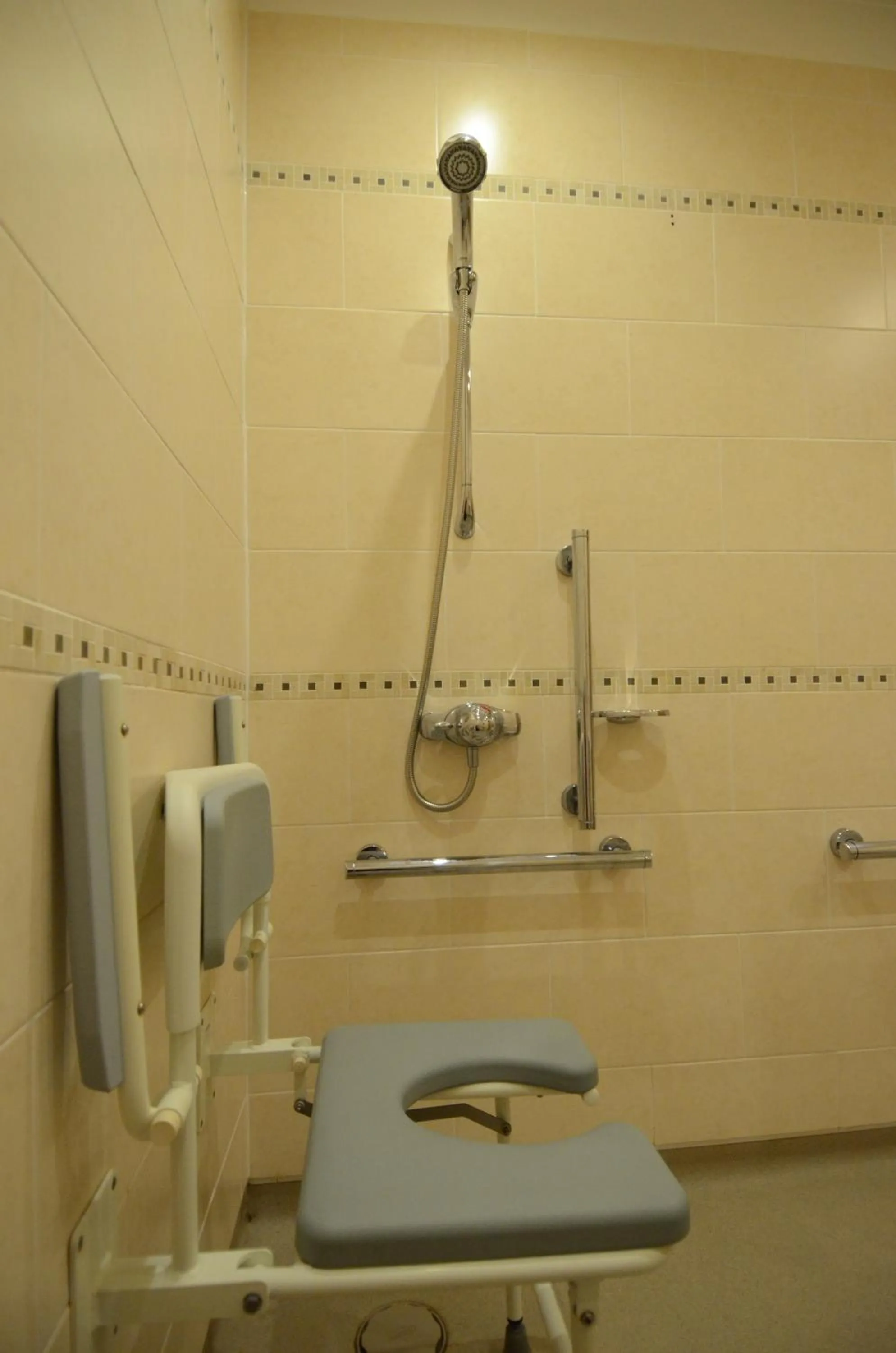 Shower in Bell Country Inn