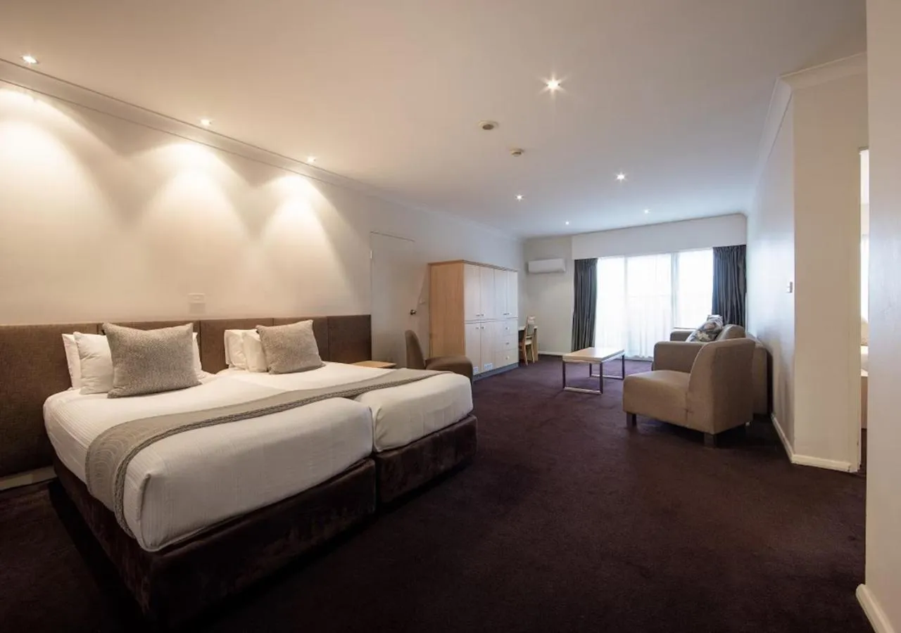 Bedroom, Bed in The Executive Inn, Newcastle