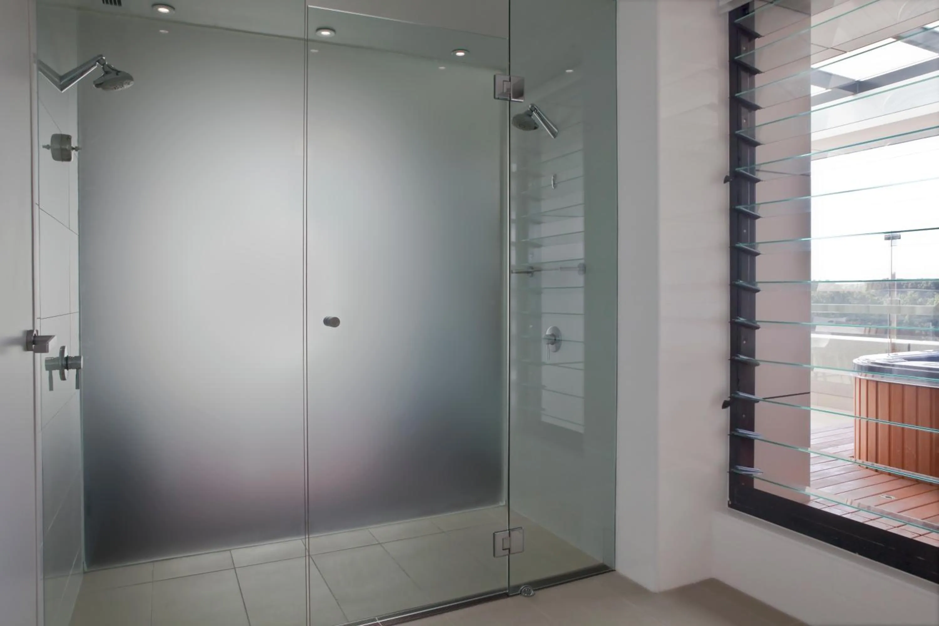 Bathroom in The Gateway Inn, Newcastle