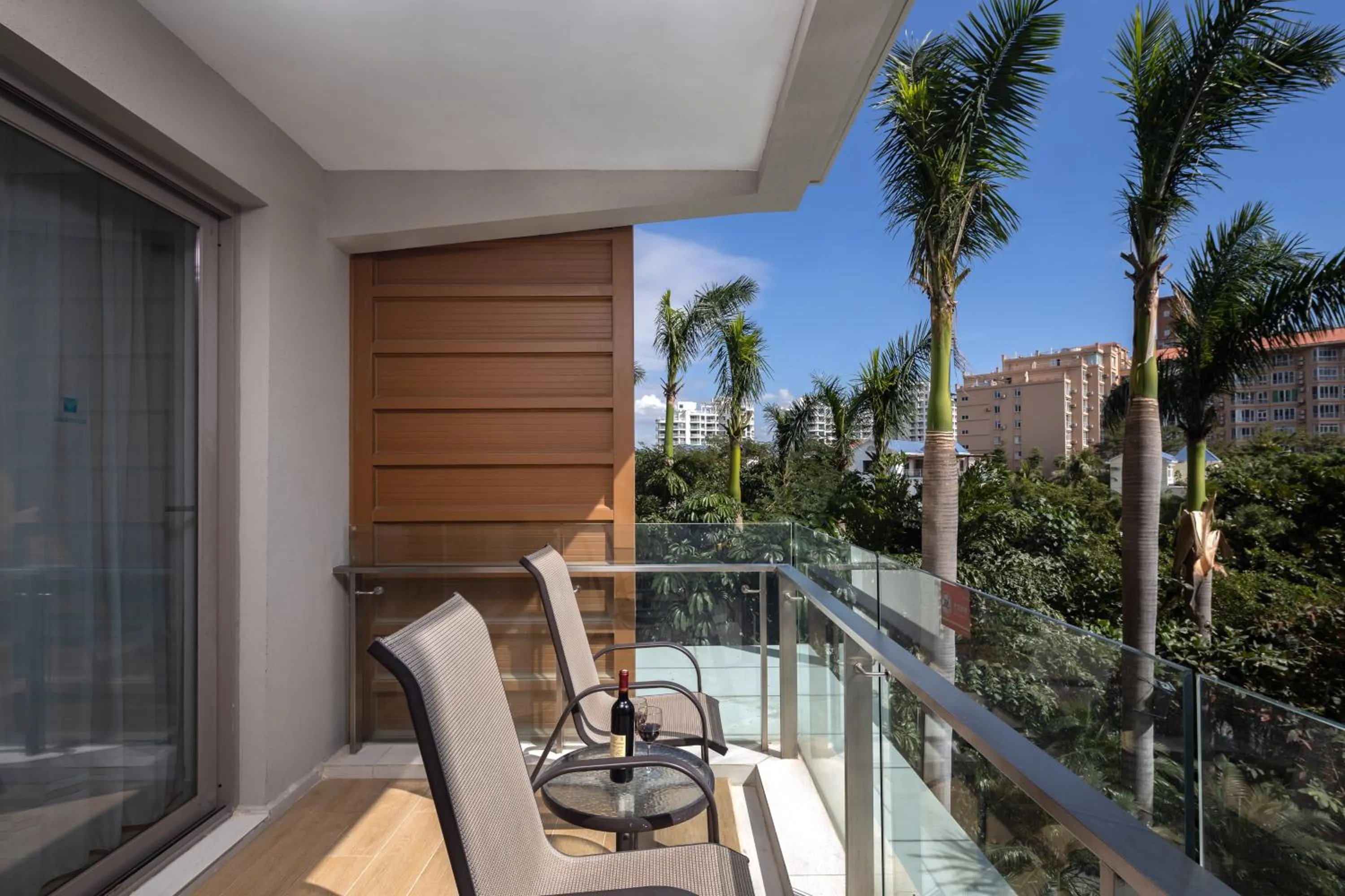 Sanya Seacube Holiday Hotel