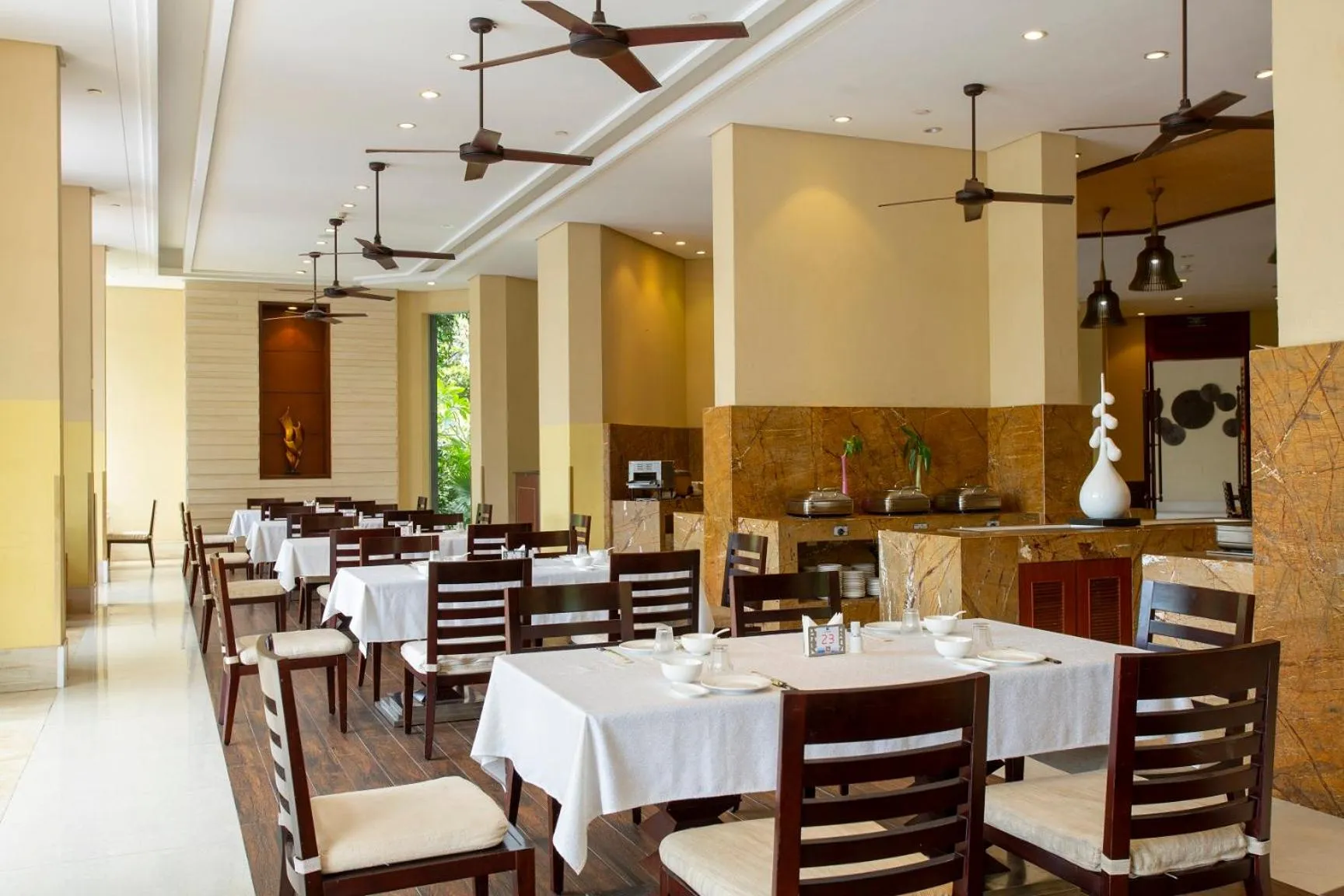 Restaurant/places to eat in Sanya Seacube Holiday Hotel