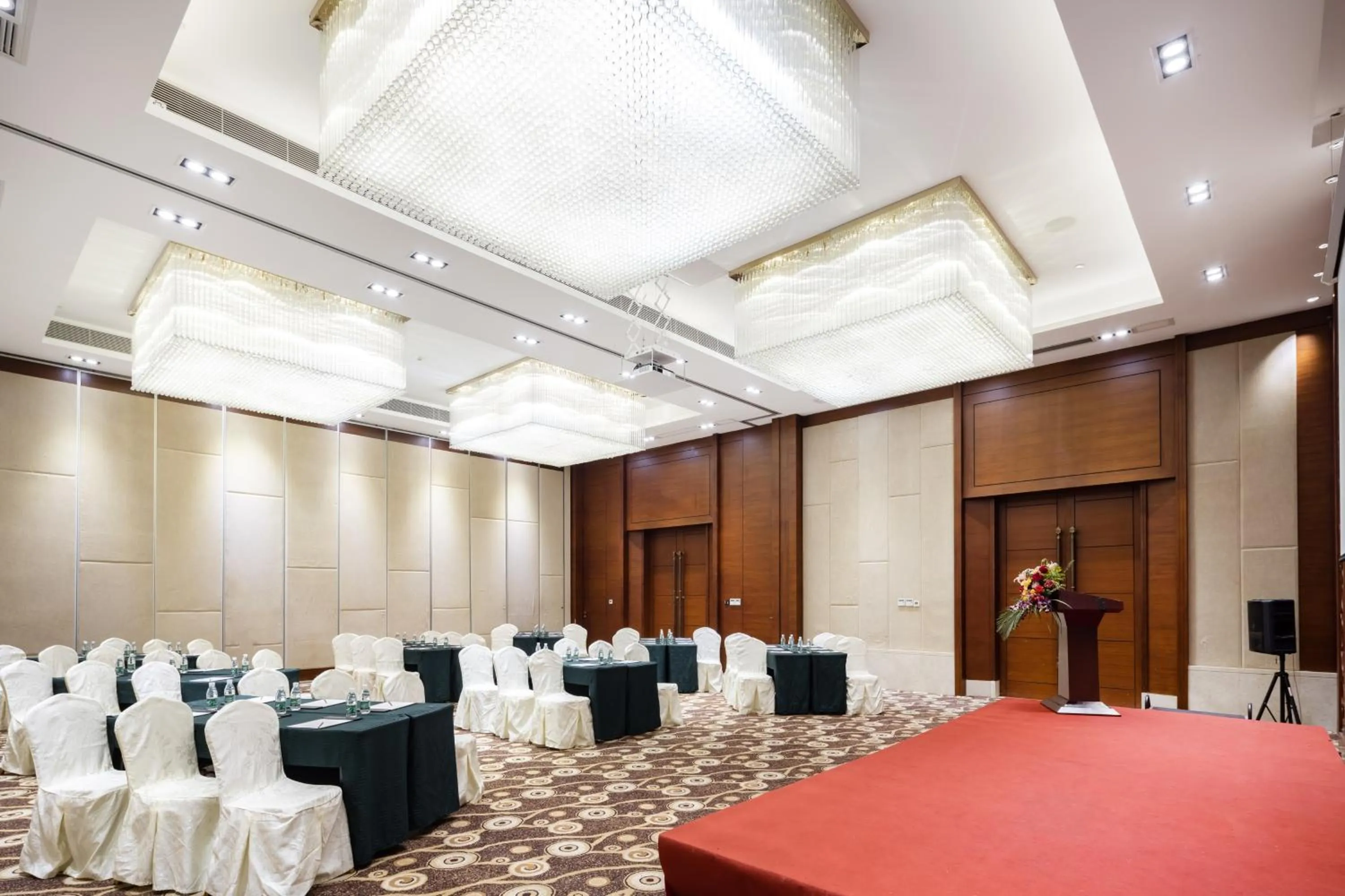 Sanya Seacube Holiday Hotel