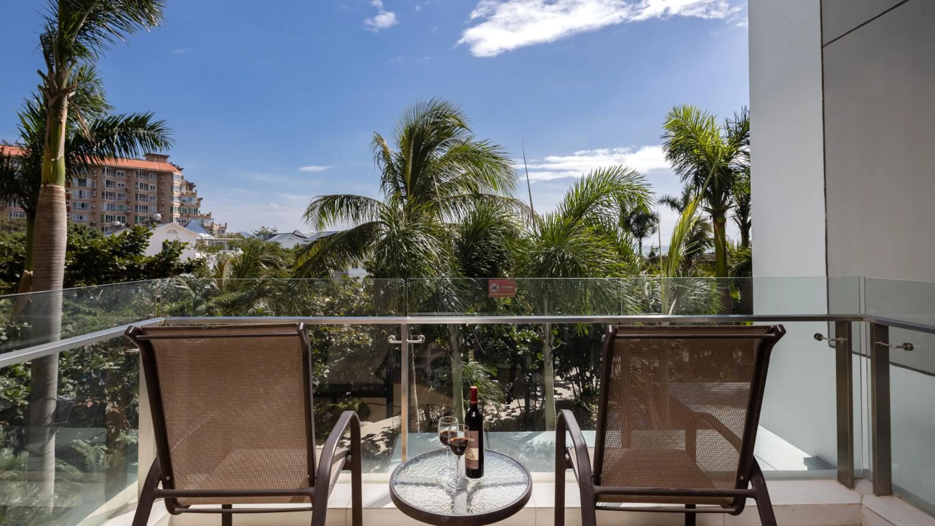 Sanya Seacube Holiday Hotel