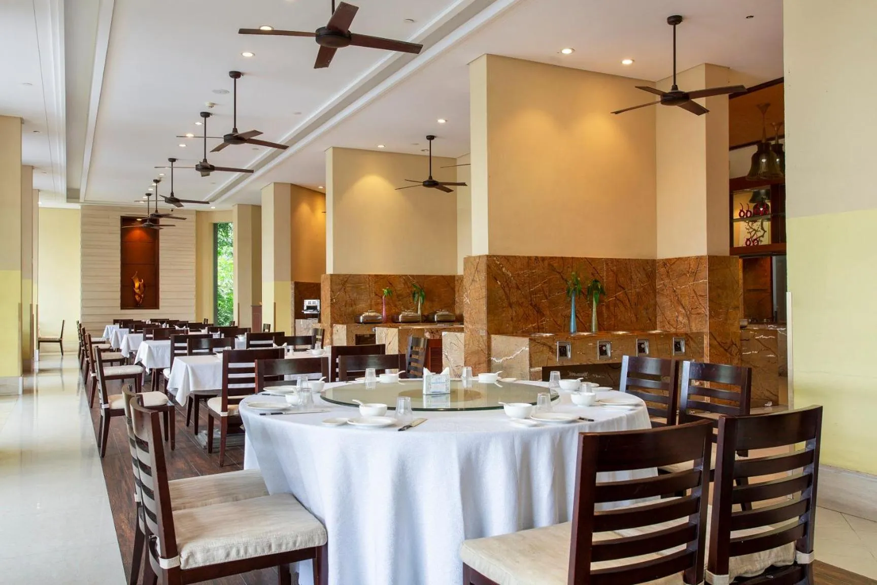 Restaurant/places to eat in Sanya Seacube Holiday Hotel