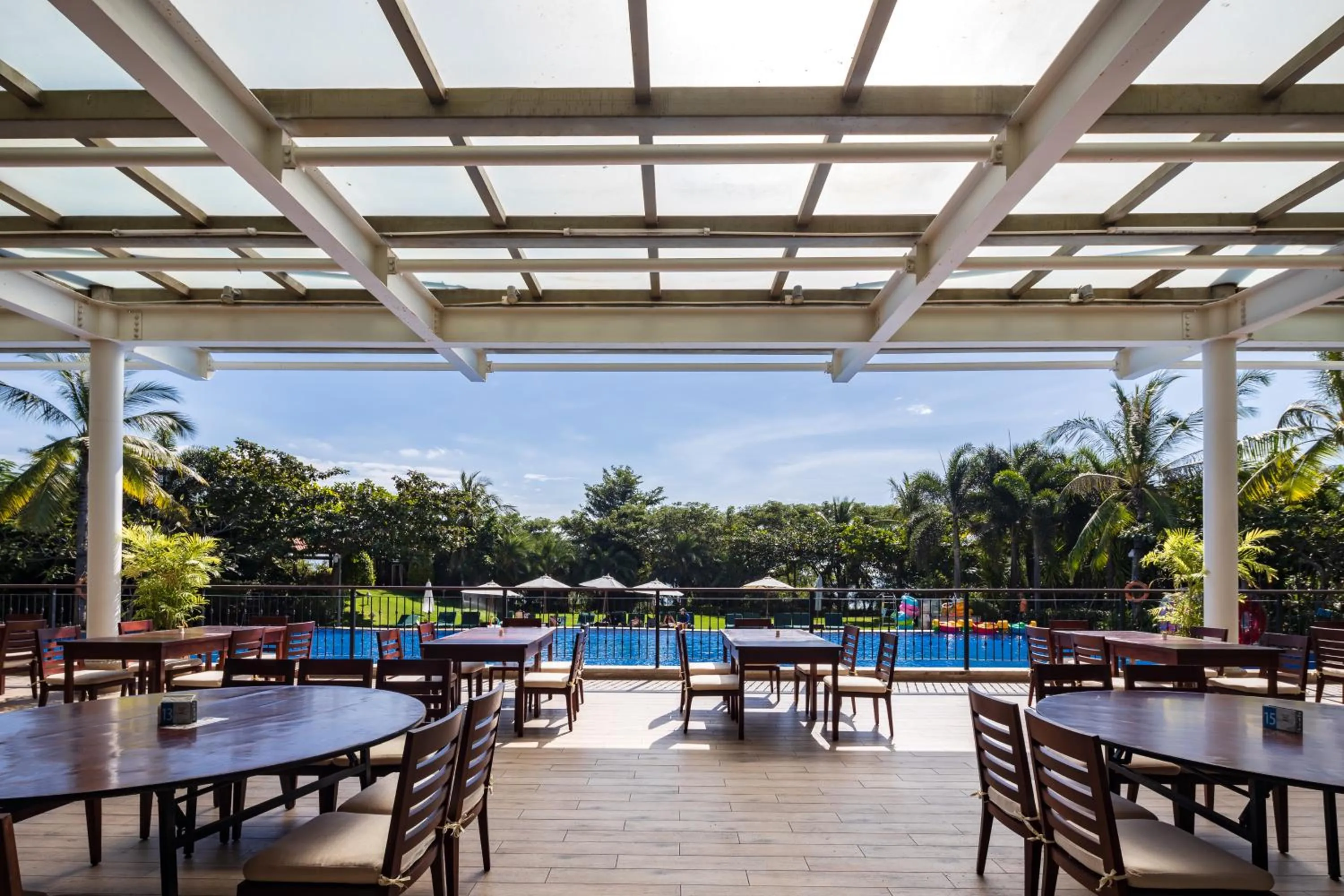 Sanya Seacube Holiday Hotel