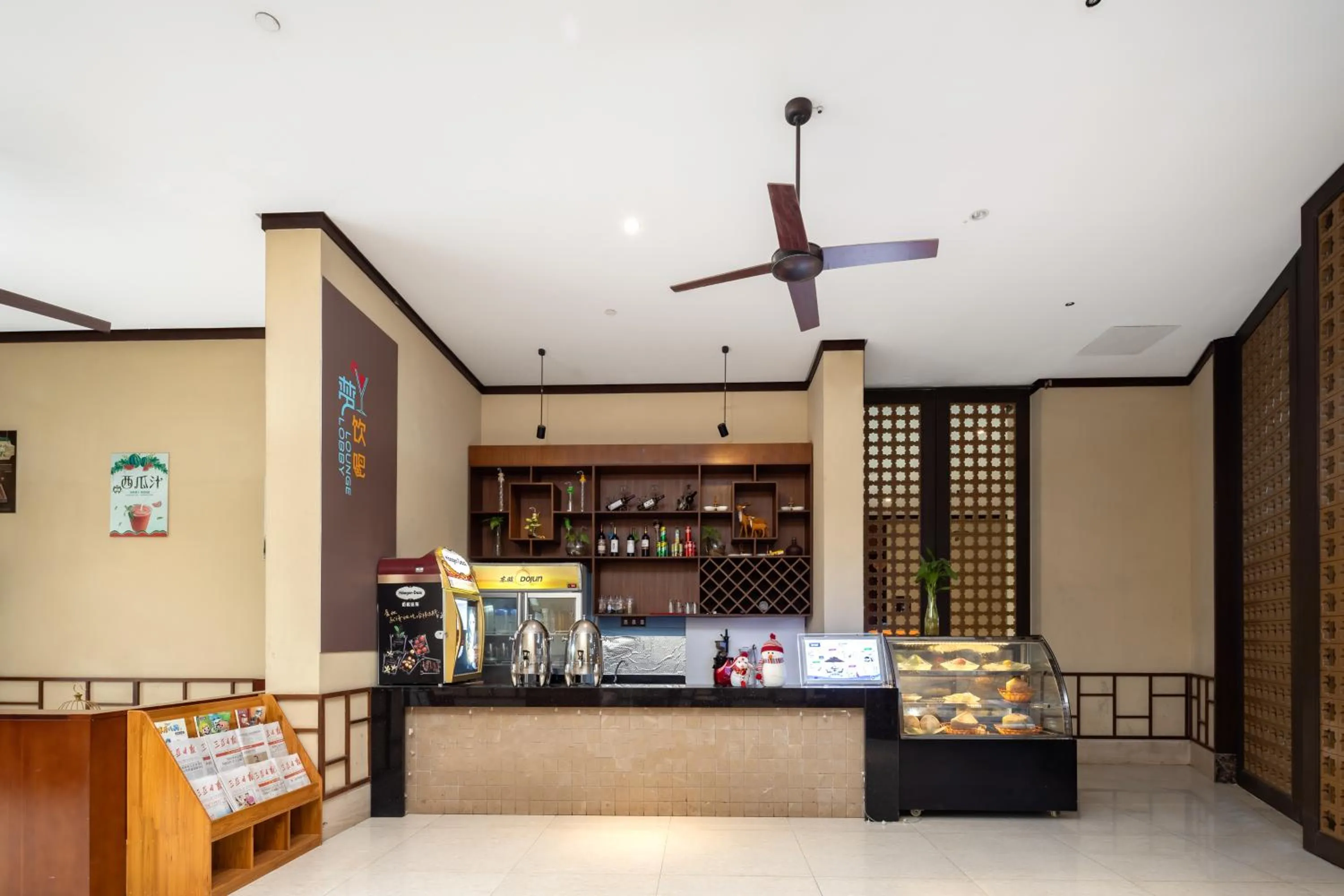 Sanya Seacube Holiday Hotel