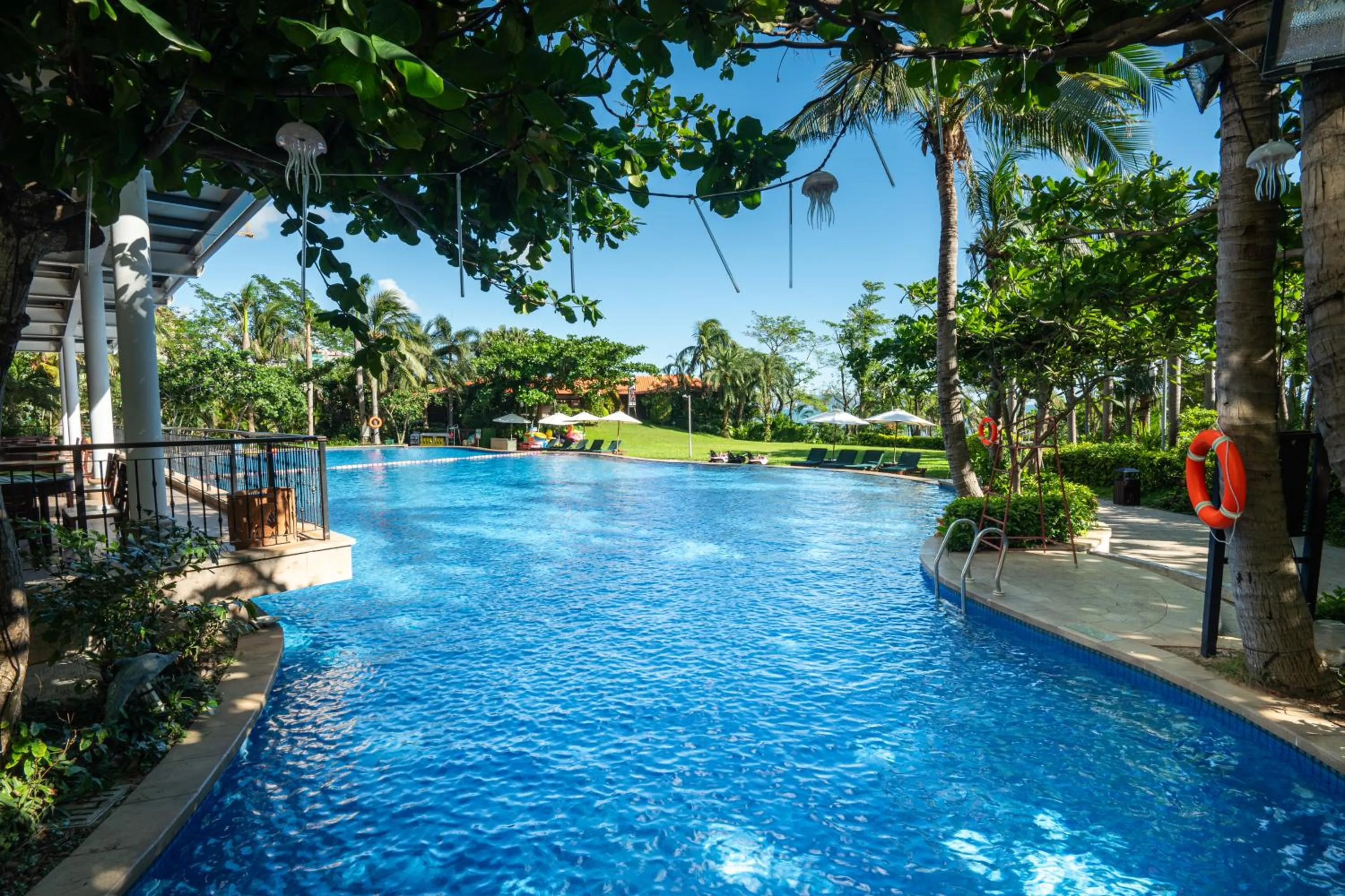 Garden in Sanya Seacube Holiday Hotel