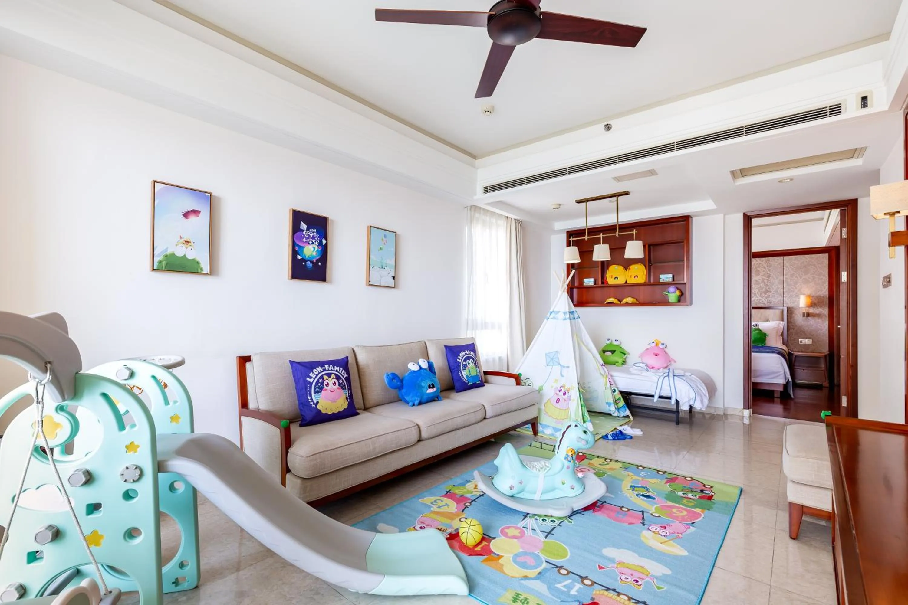 Area and facilities in Sanya Seacube Holiday Hotel