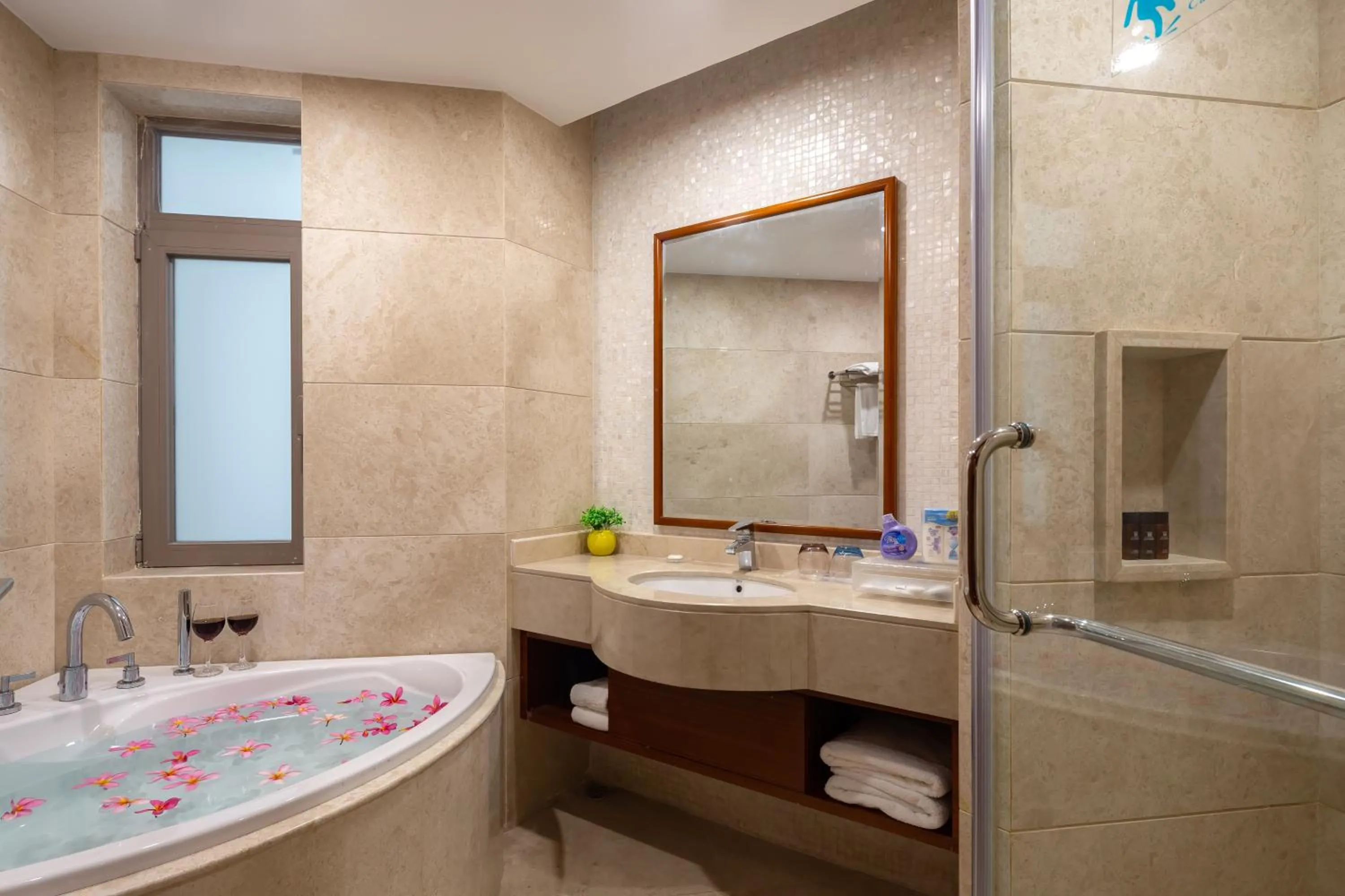 Bathroom in Sanya Seacube Holiday Hotel
