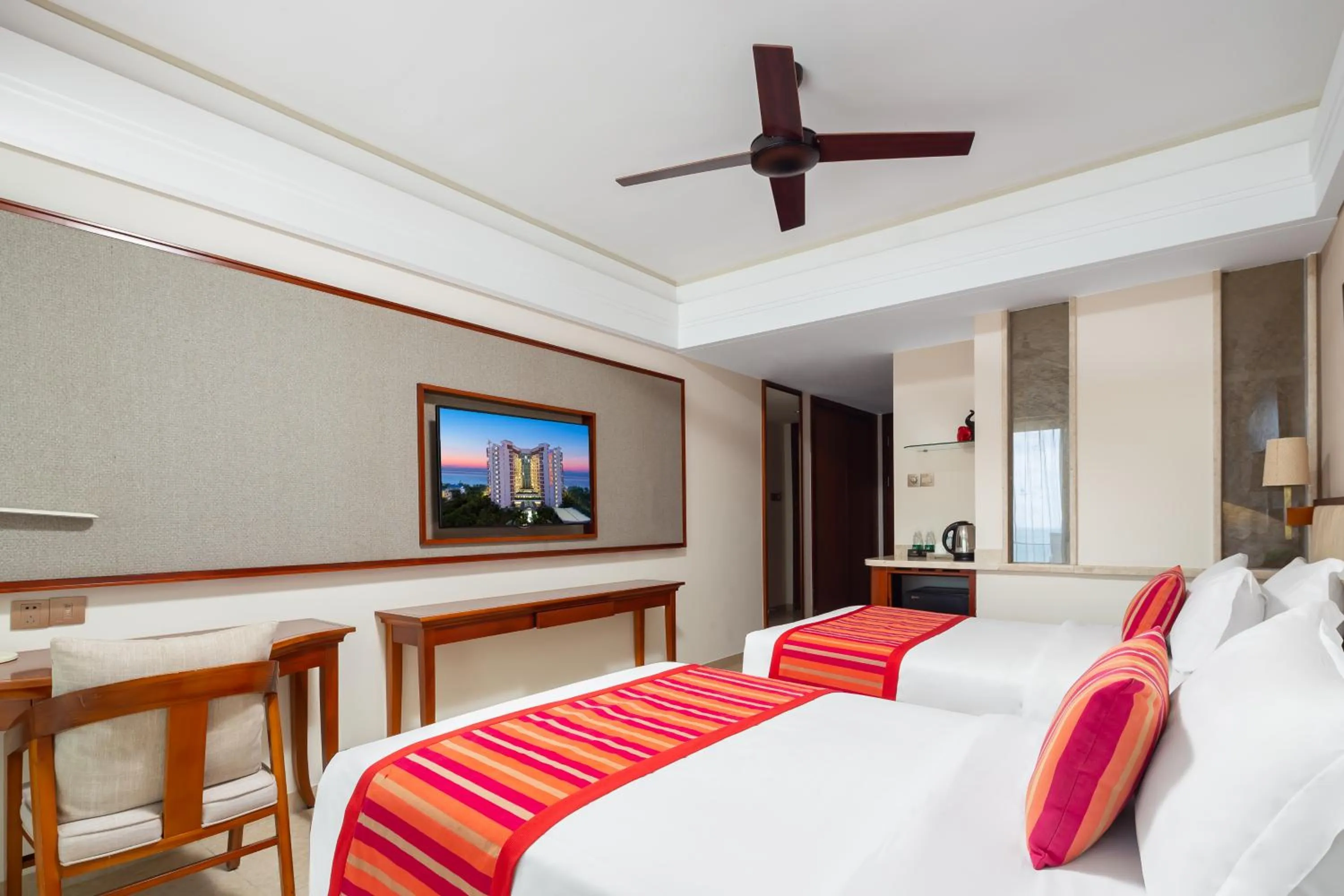 Bed in Sanya Seacube Holiday Hotel