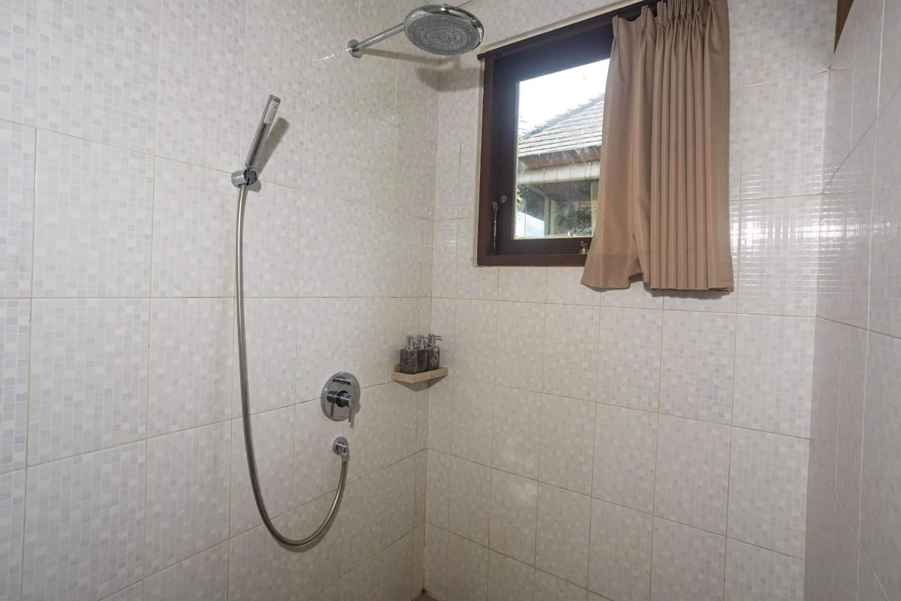 Shower in Meng Bengil Villa