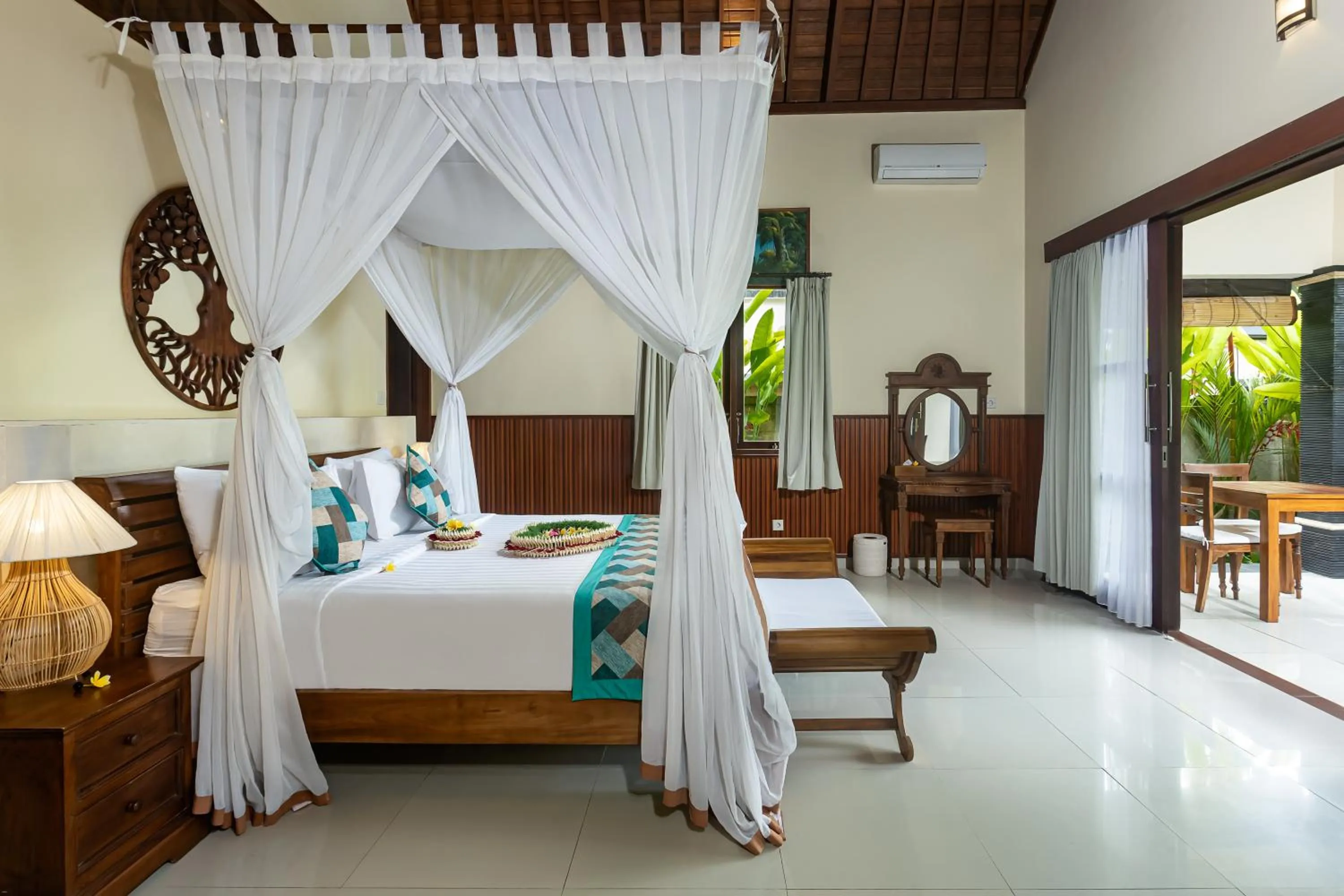 Bed in Meng Bengil Villa