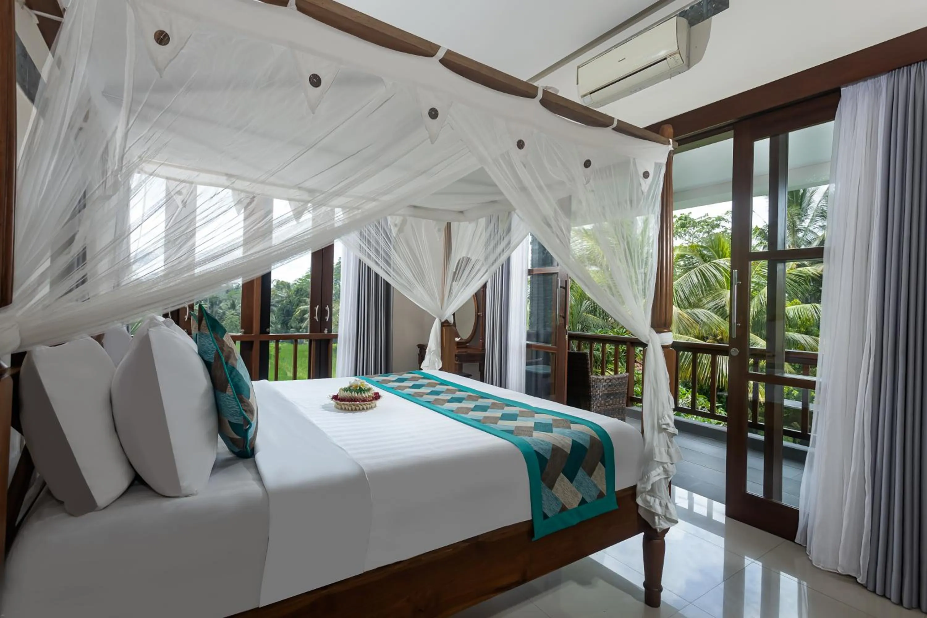 Bed in Meng Bengil Villa