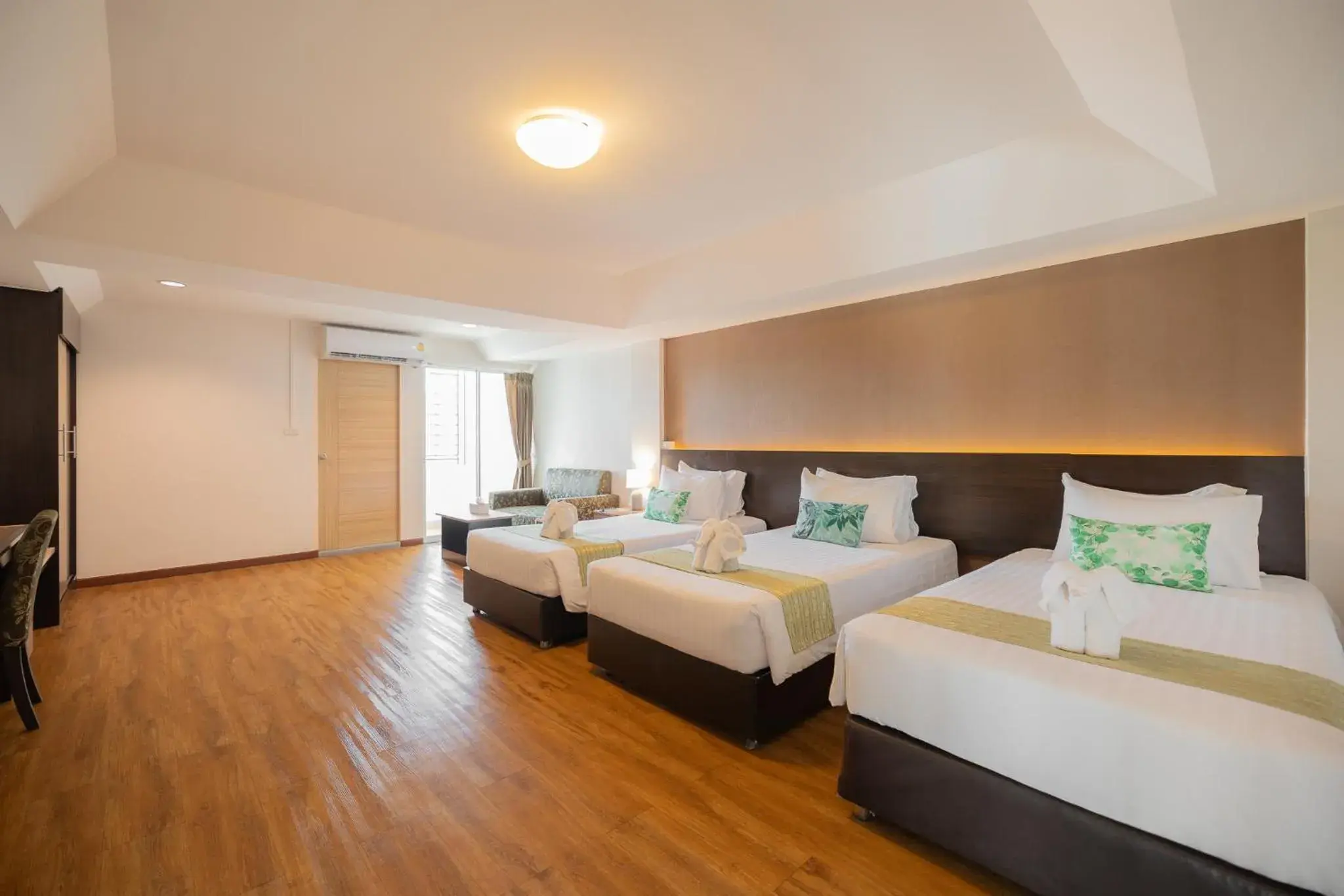 Superior Triple Room with Round Trip Transfer in Golden Jade Suvarnabhumi Superior Triple Room with Round Trip Transfer in Golden Jade Suvarnabhumi