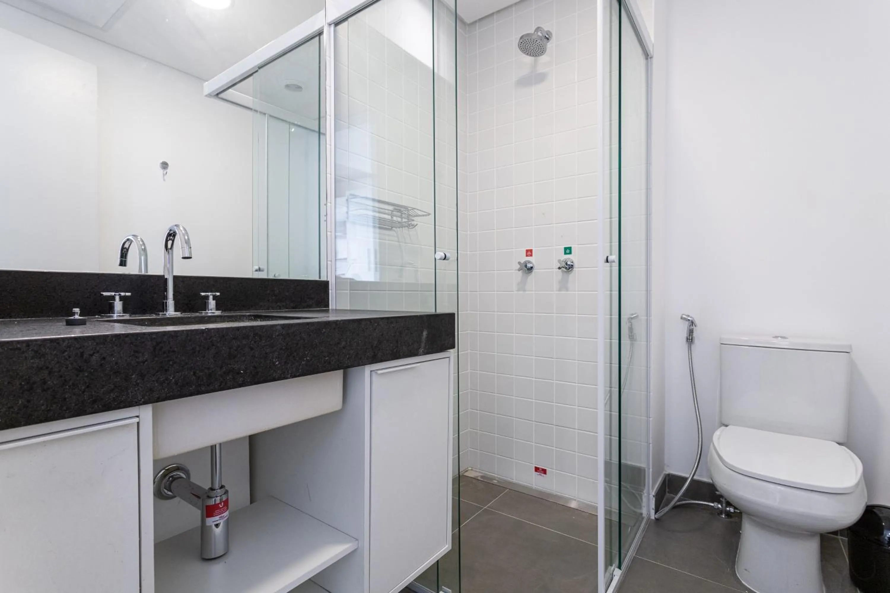 Shower in Charlie Onze22 Vila Madalena