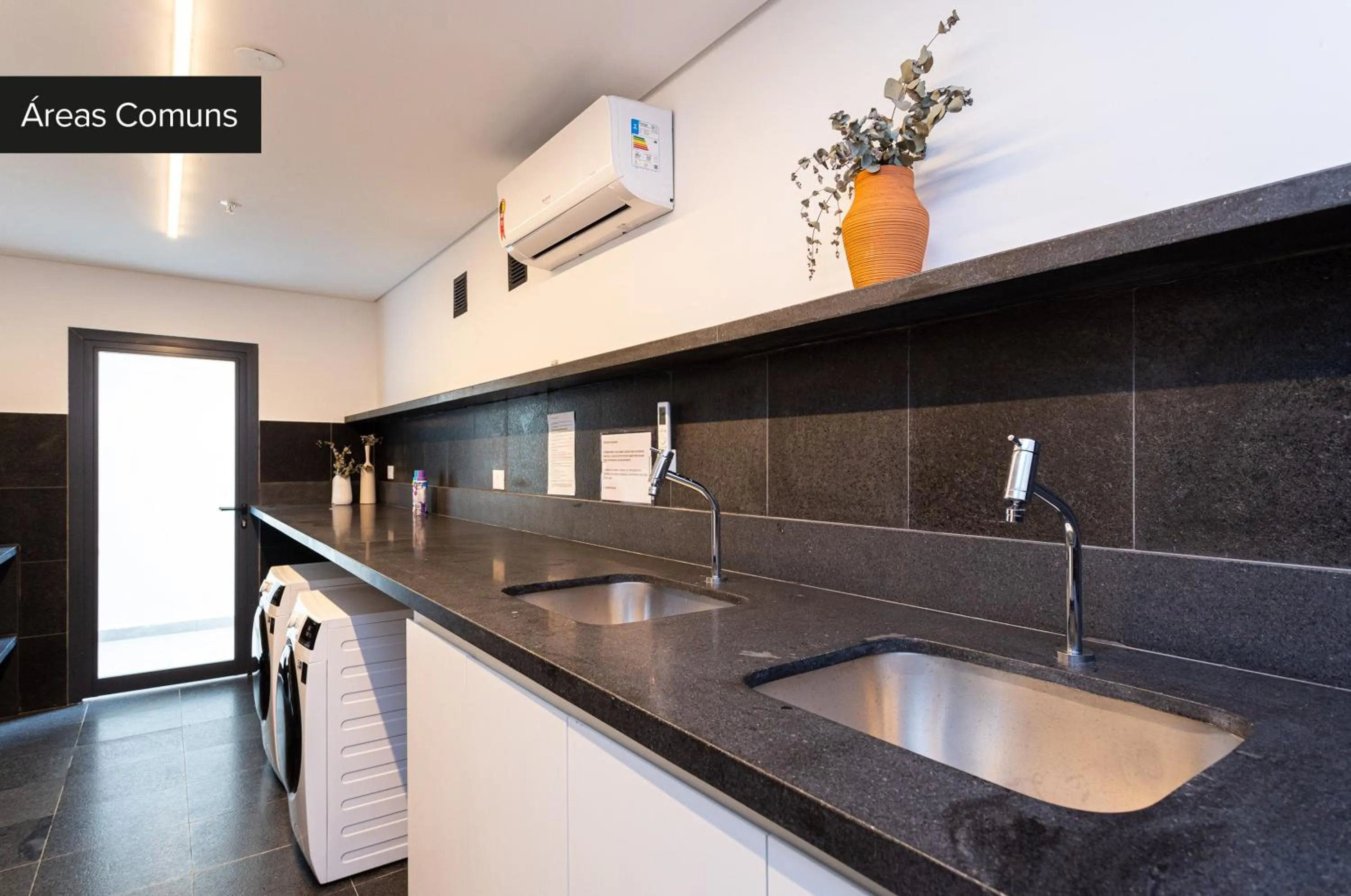 laundry in Charlie Onze22 Vila Madalena