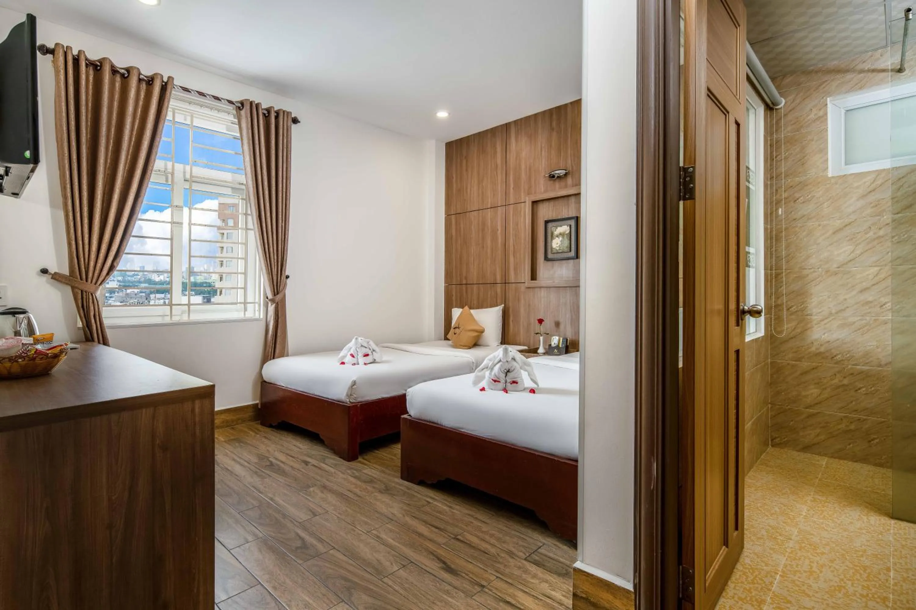 Bedroom, Bed in Valencia Da Nang Beach Hotel