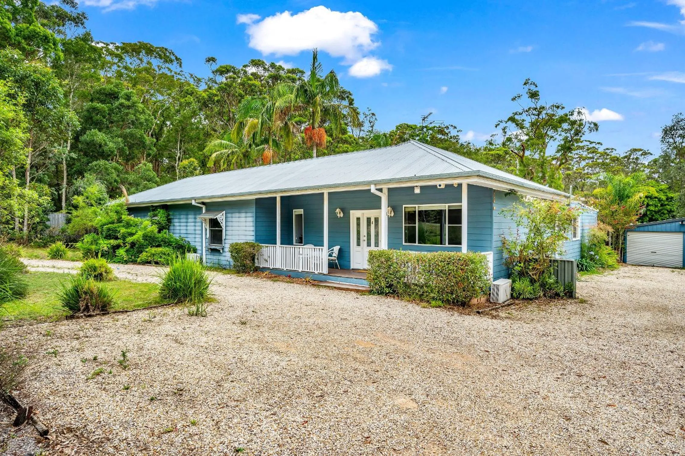 Property building in Koala Shores Holiday Park