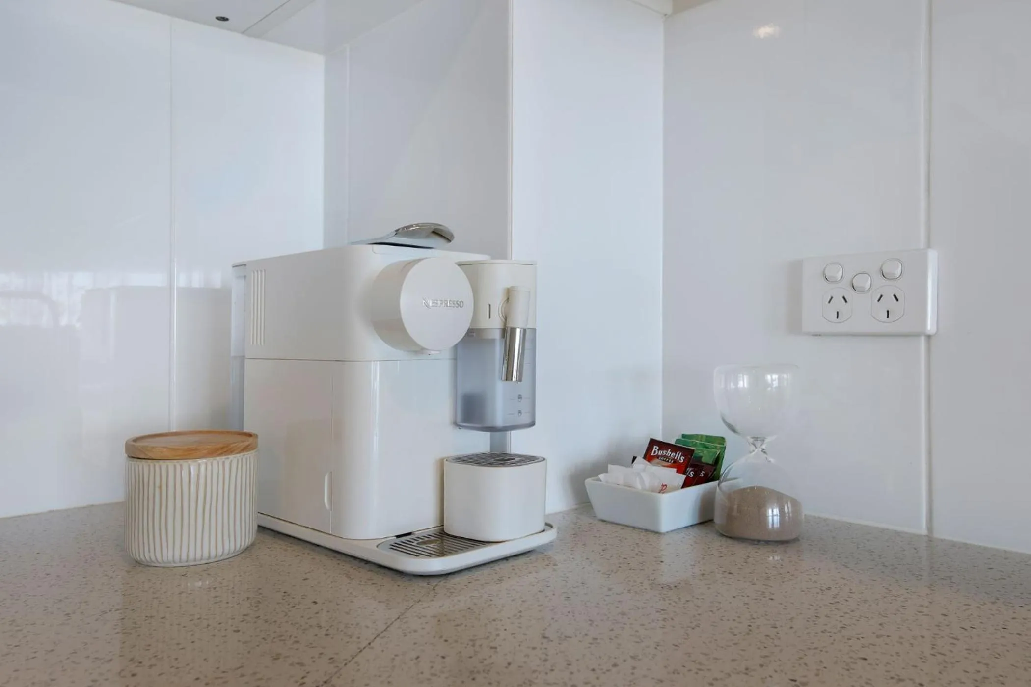 Coffee/tea facilities in Meridian Tower Kirra Beach